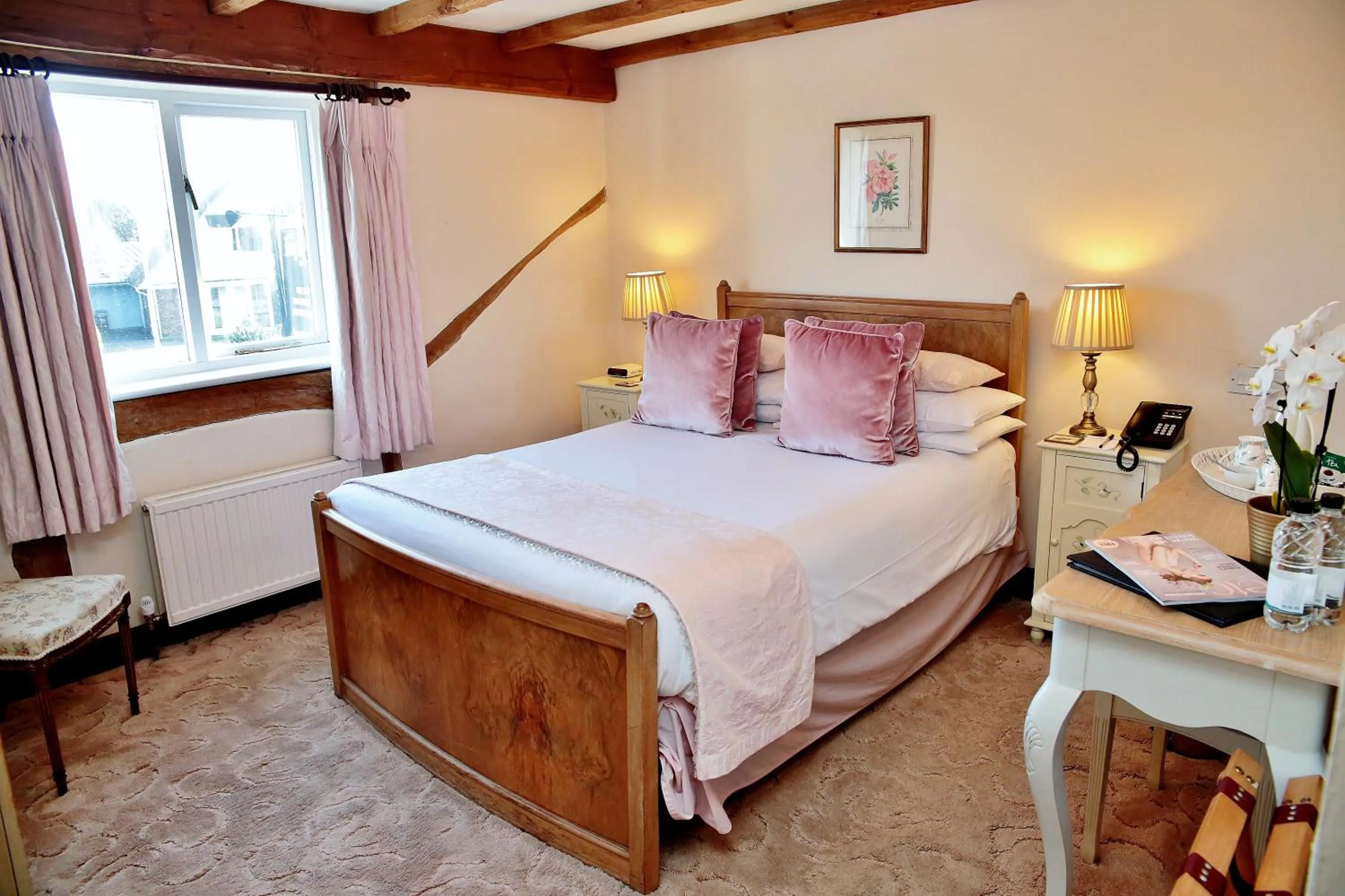 Photo of the whole room, Bed in The Inglenook Hotel