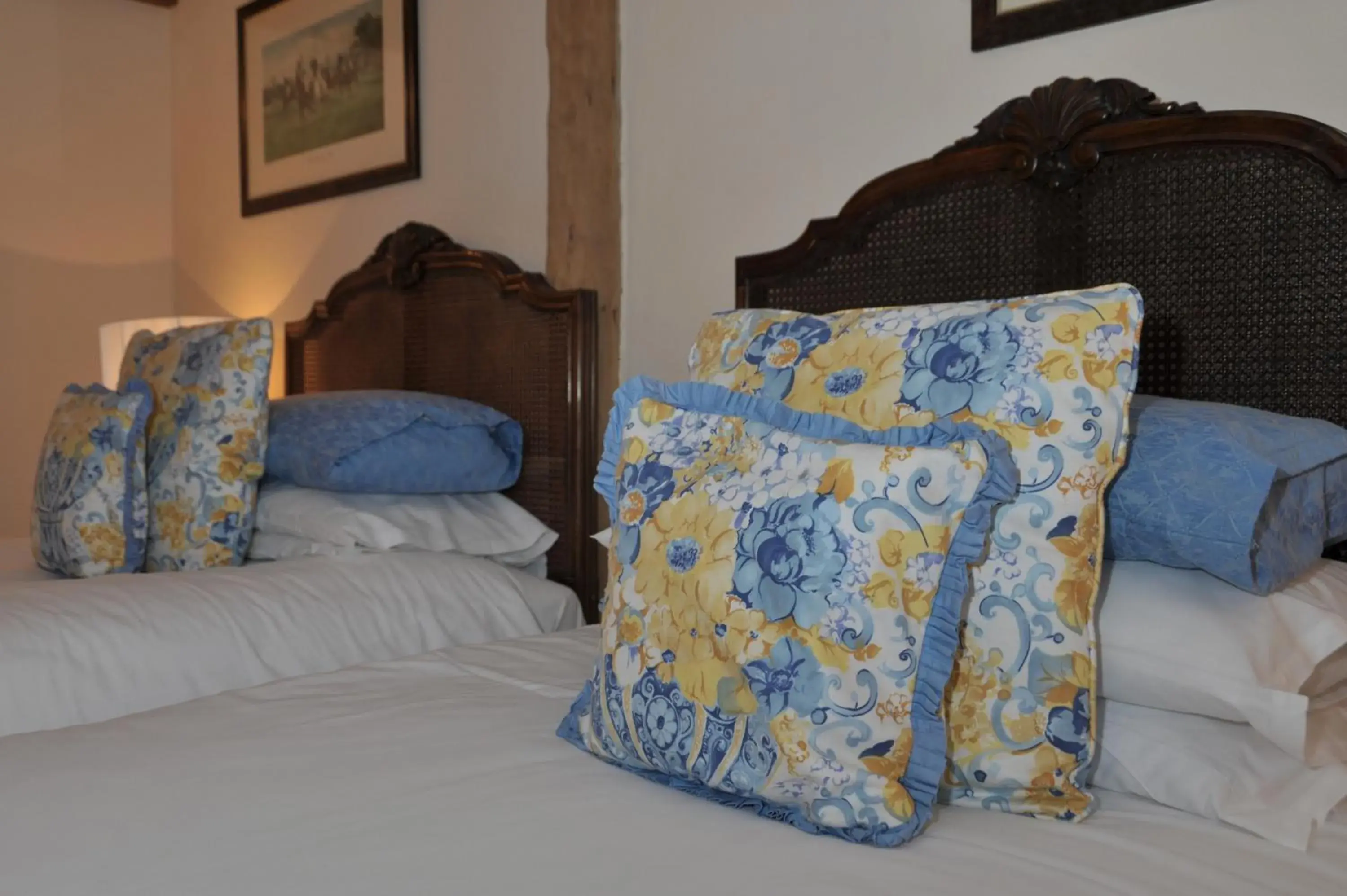 Large Twin Room in The Inglenook Hotel Large Twin Room in The Inglenook Hotel