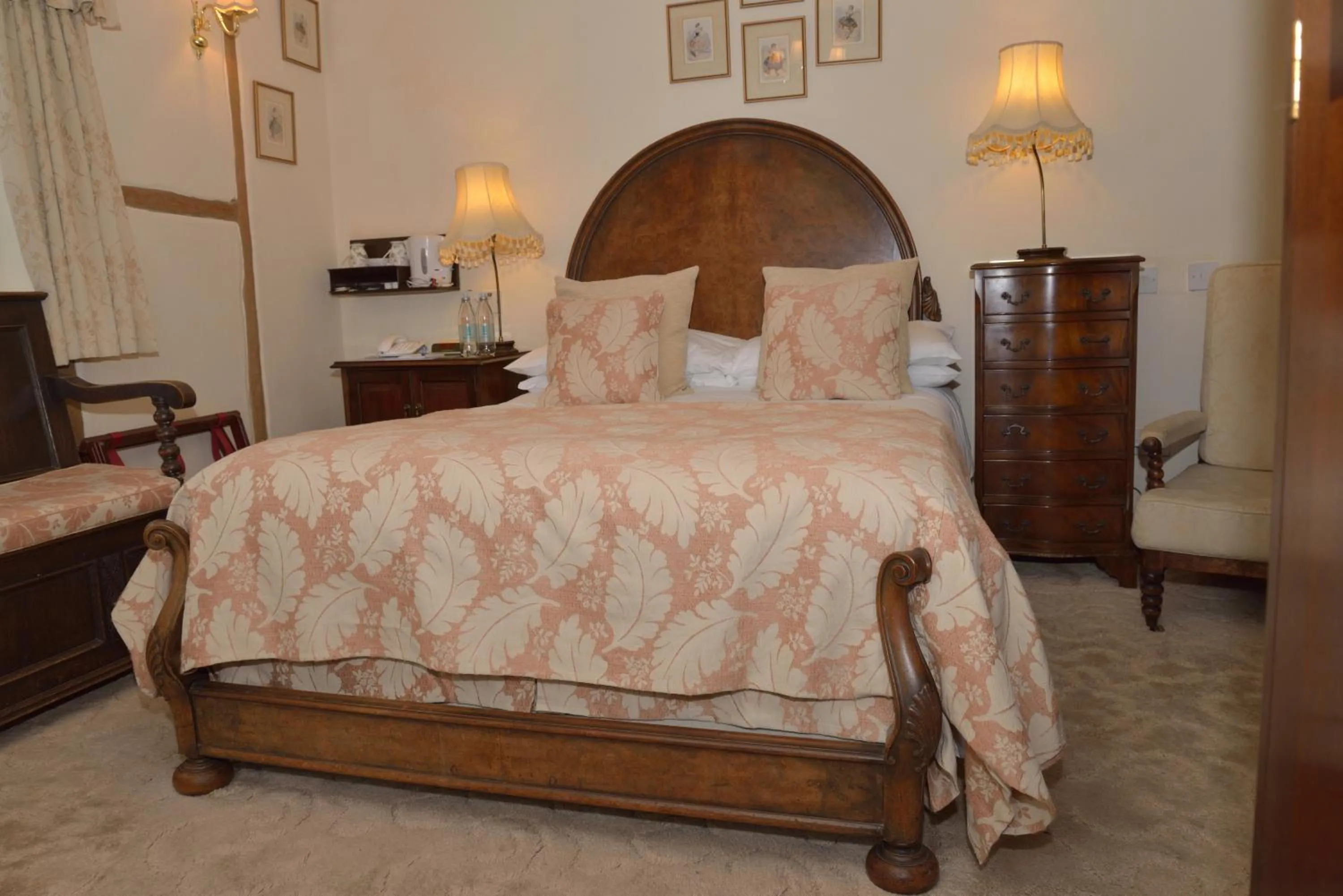 Photo of the whole room, Bed in The Inglenook Hotel