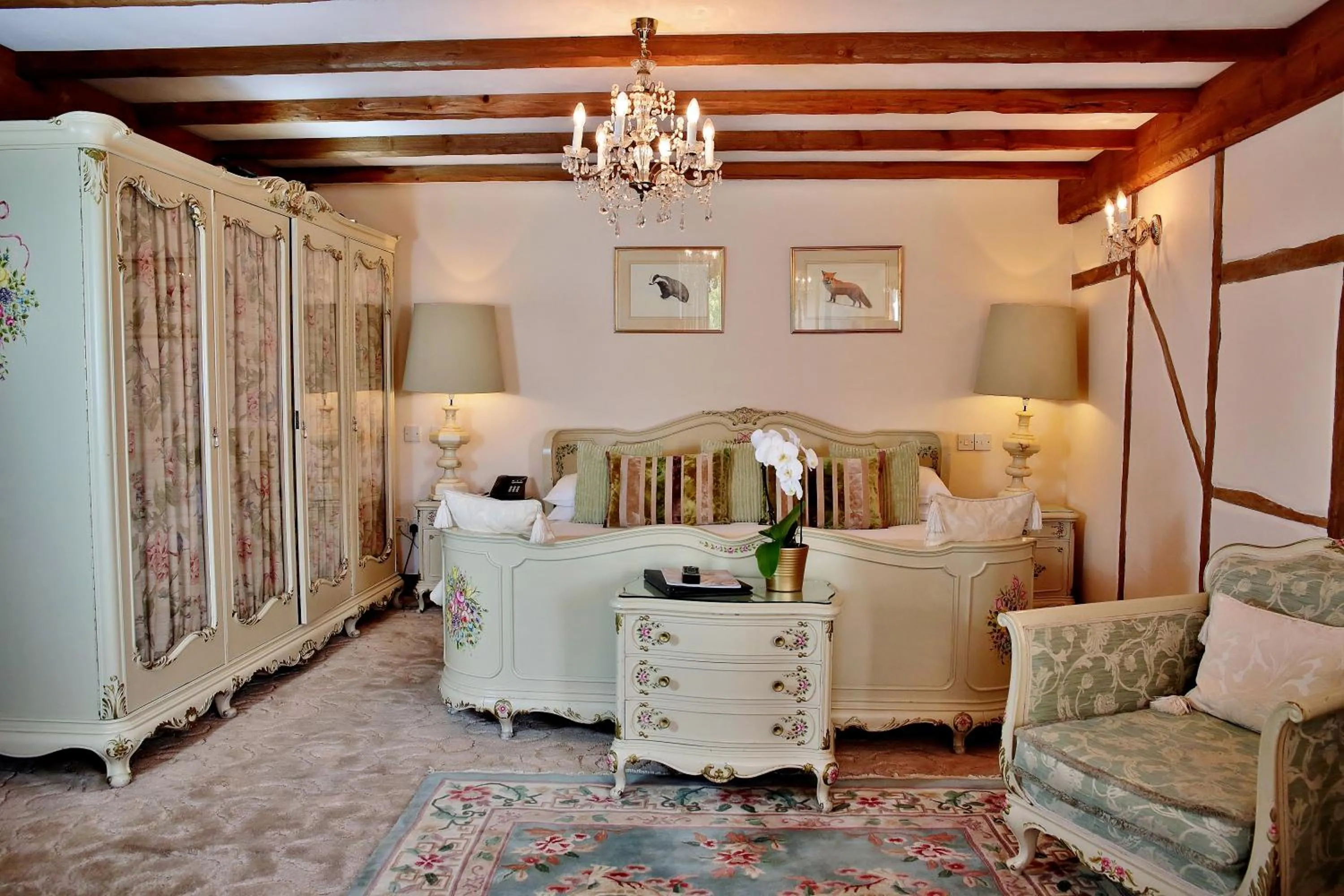 Photo of the whole room in The Inglenook Hotel