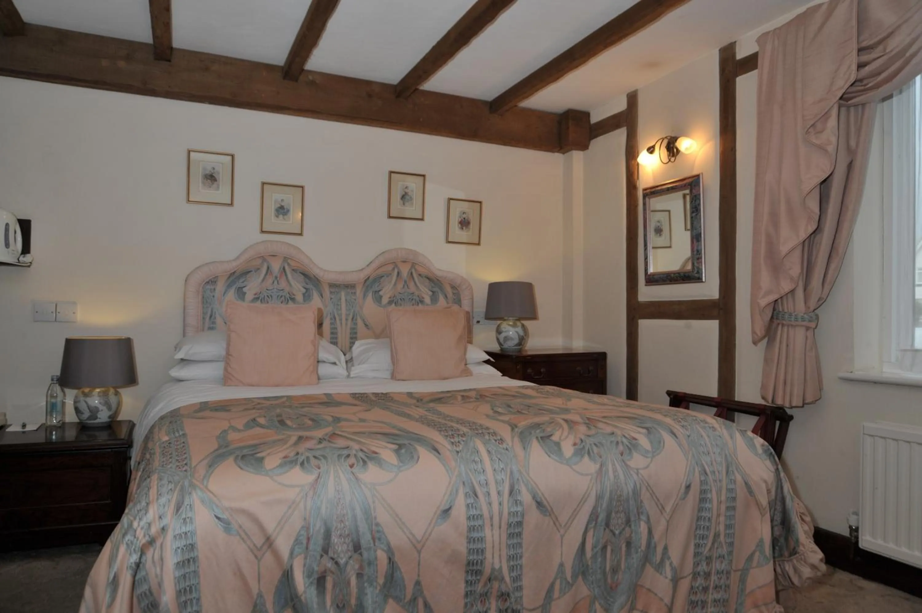 Photo of the whole room, Bed in The Inglenook Hotel