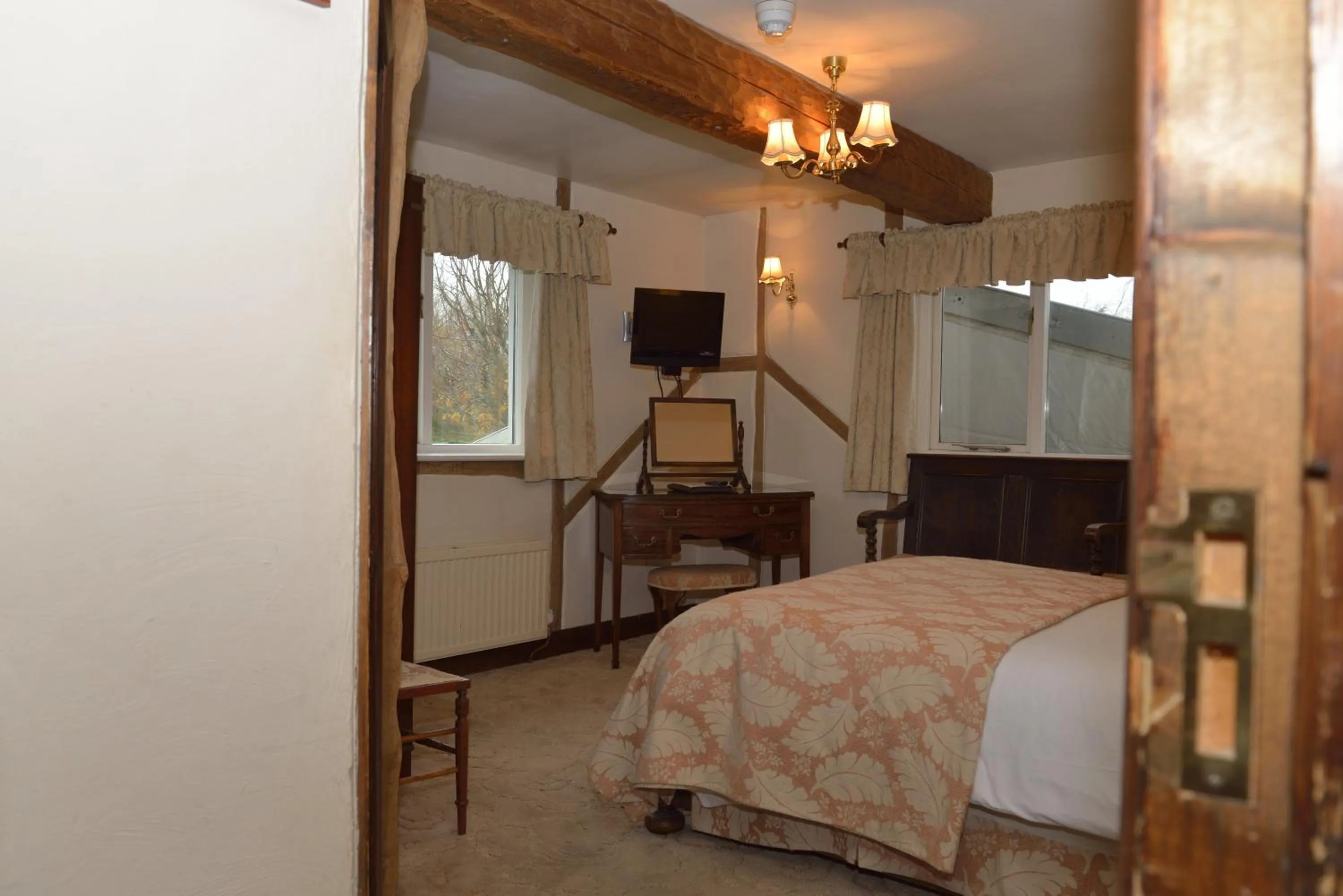 Photo of the whole room, Bed in The Inglenook Hotel