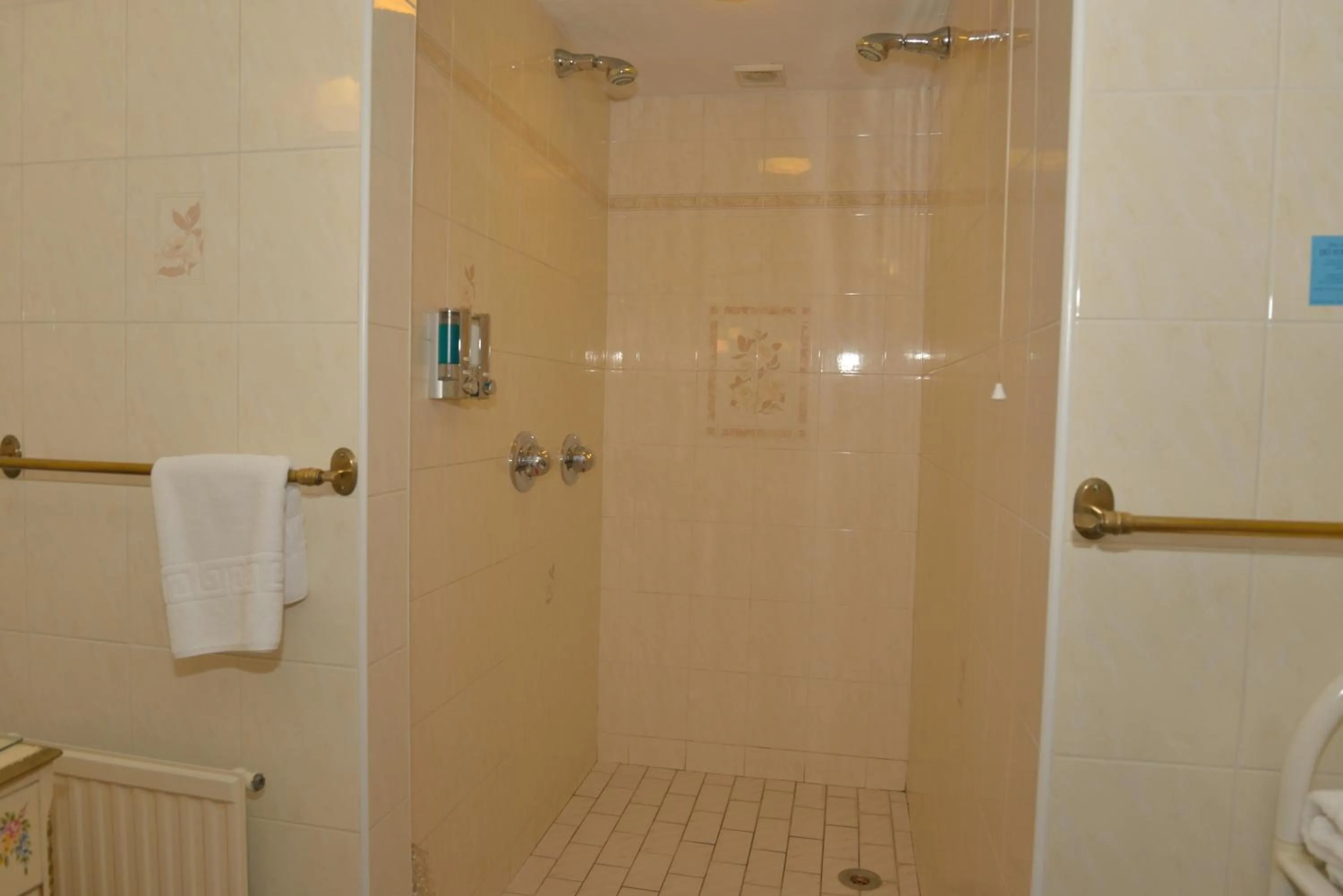 Photo of the whole room in The Inglenook Hotel