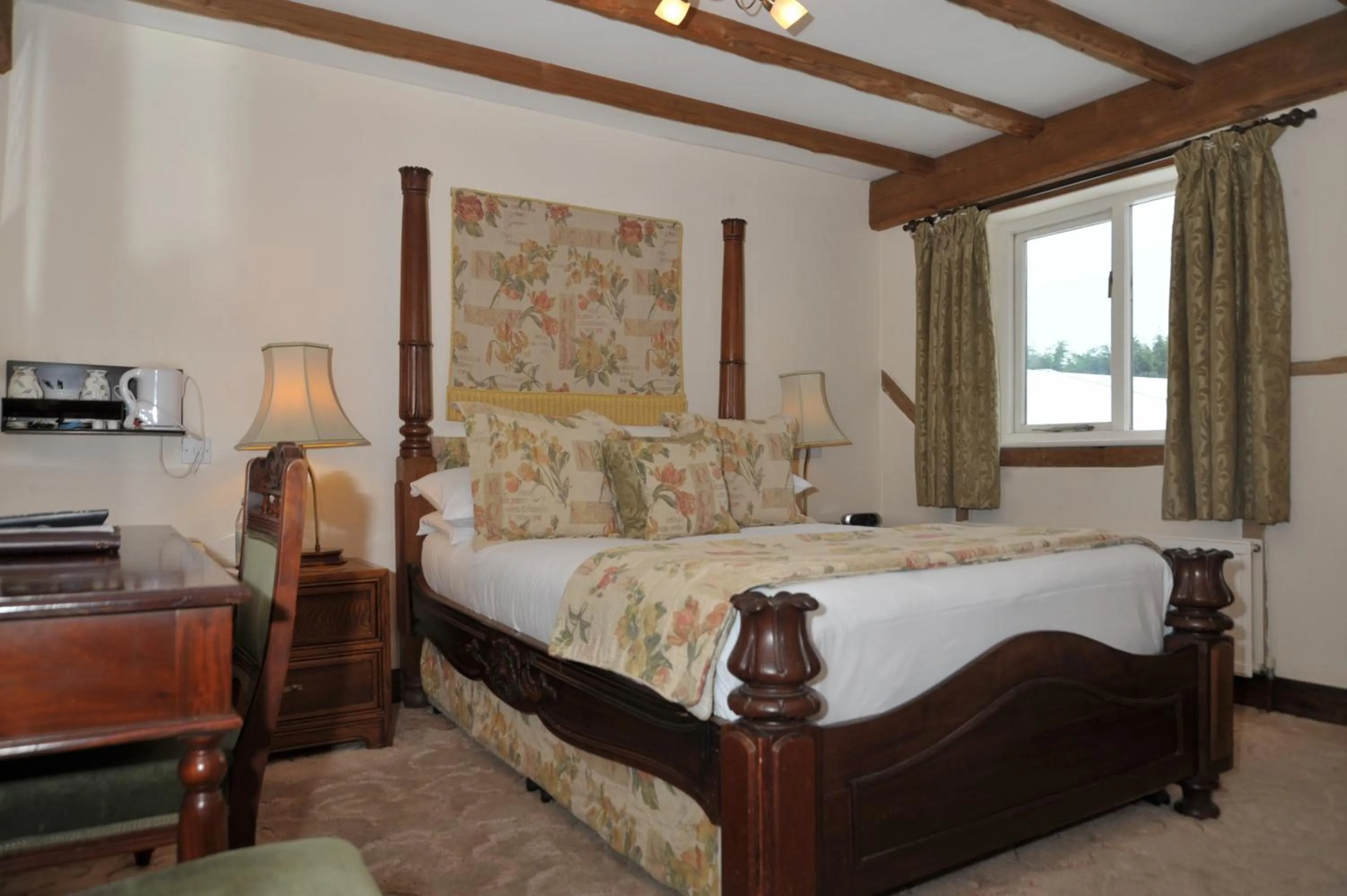 Photo of the whole room, Bed in The Inglenook Hotel