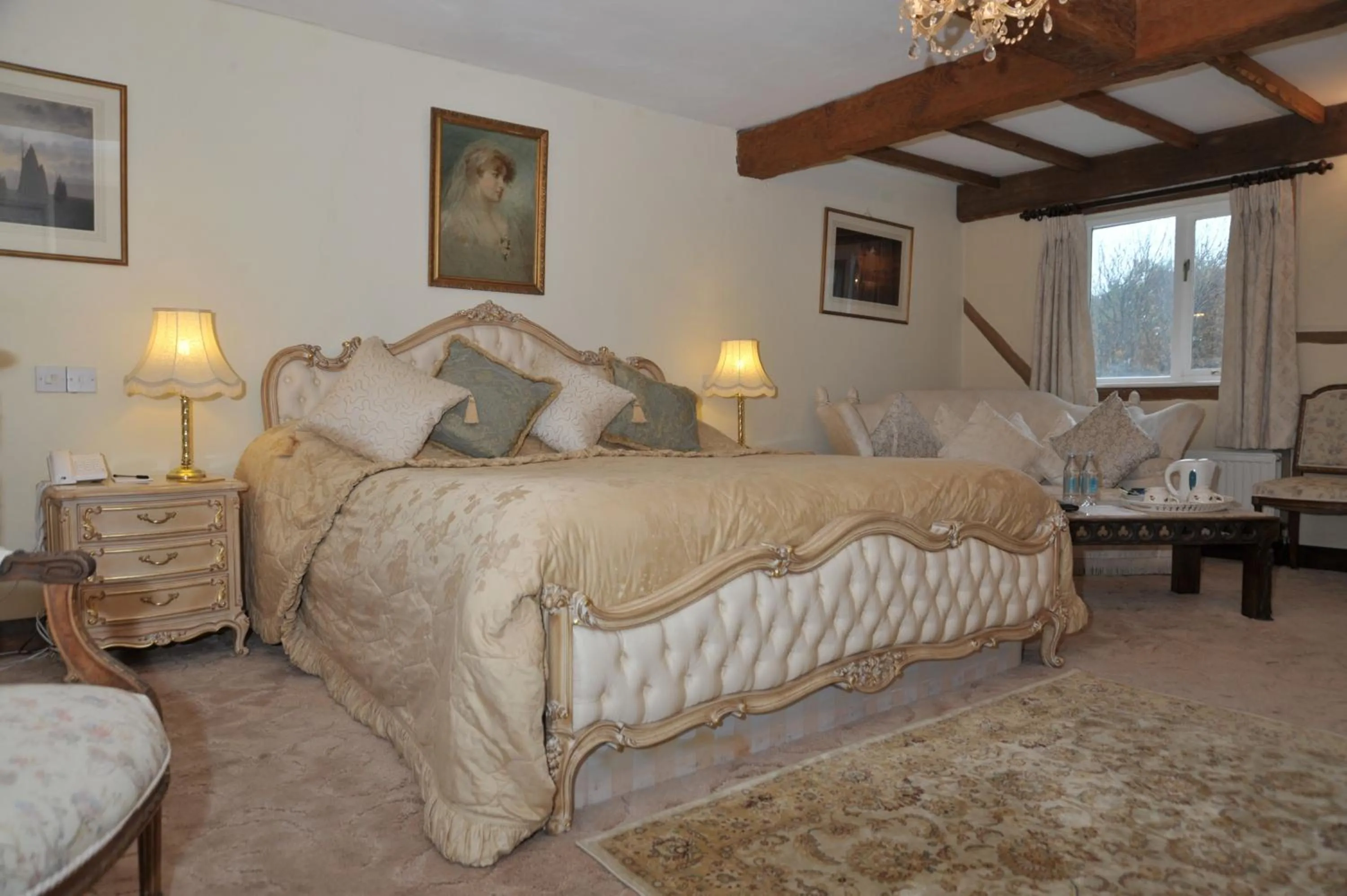 Photo of the whole room, Bed in The Inglenook Hotel