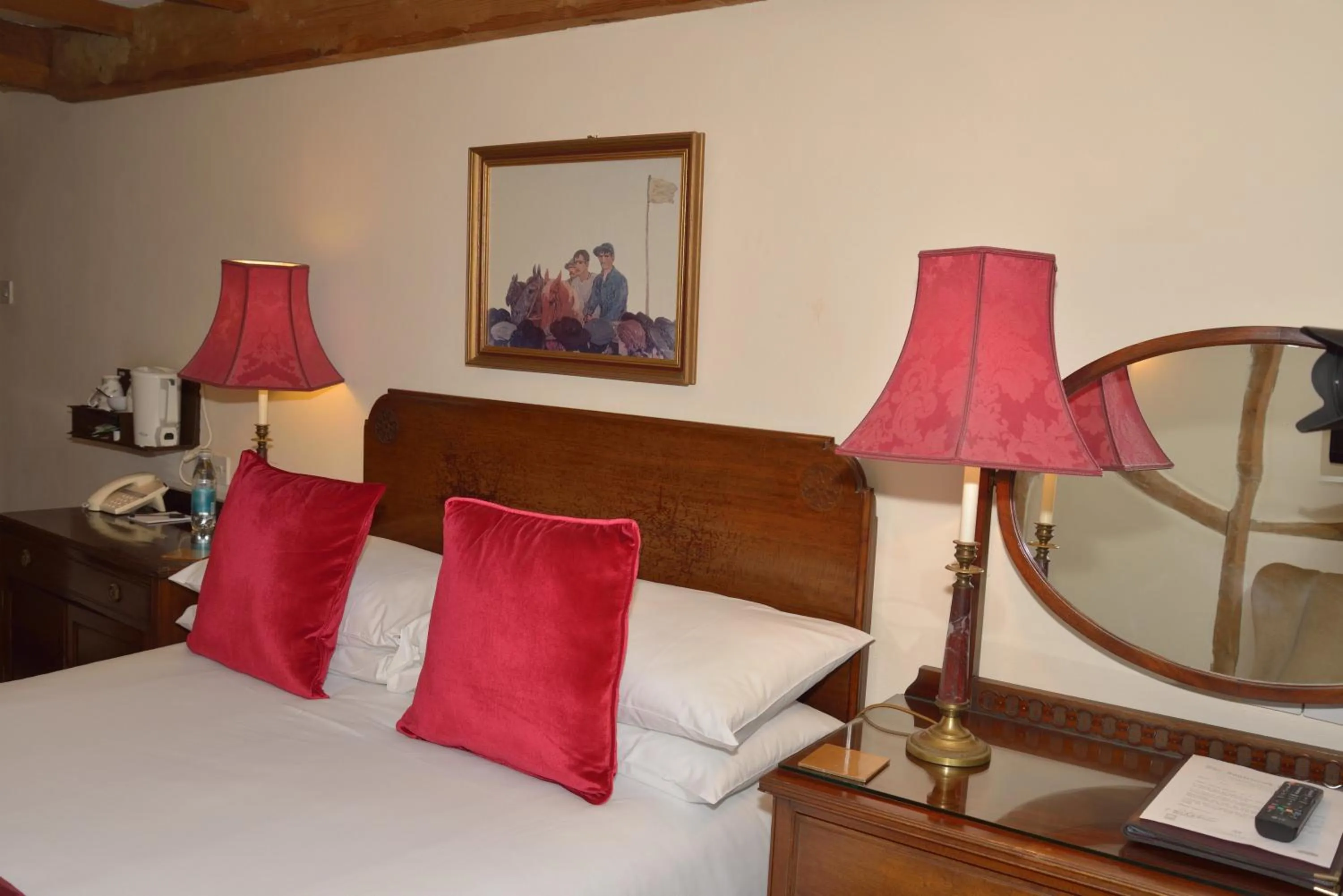 Photo of the whole room, Bed in The Inglenook Hotel