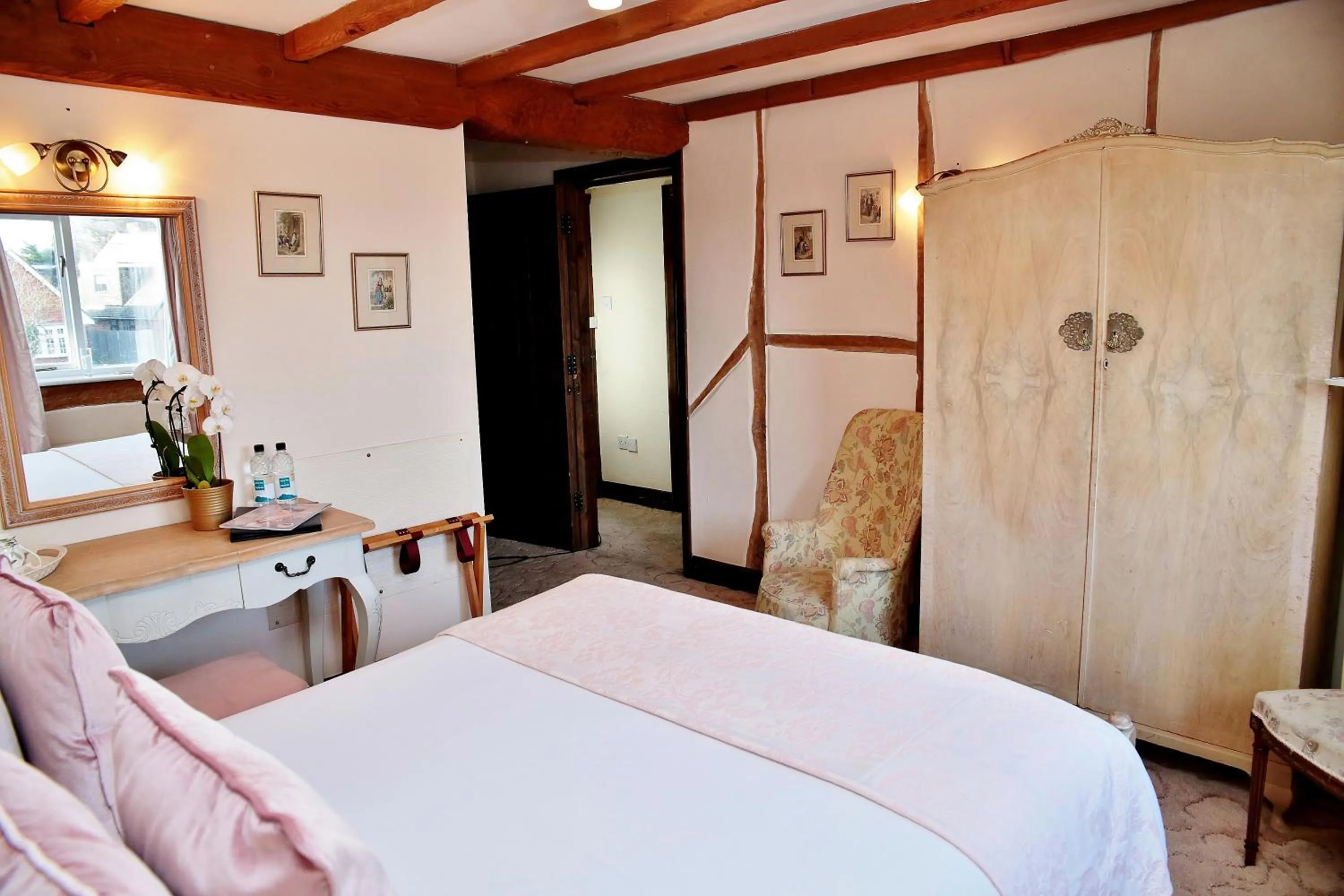 Photo of the whole room, Bed in The Inglenook Hotel