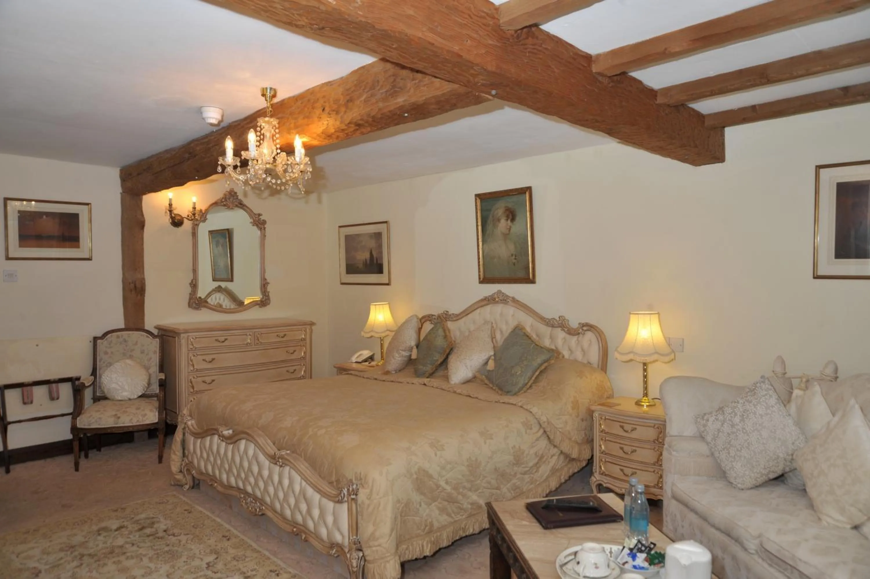 Photo of the whole room, Bed in The Inglenook Hotel