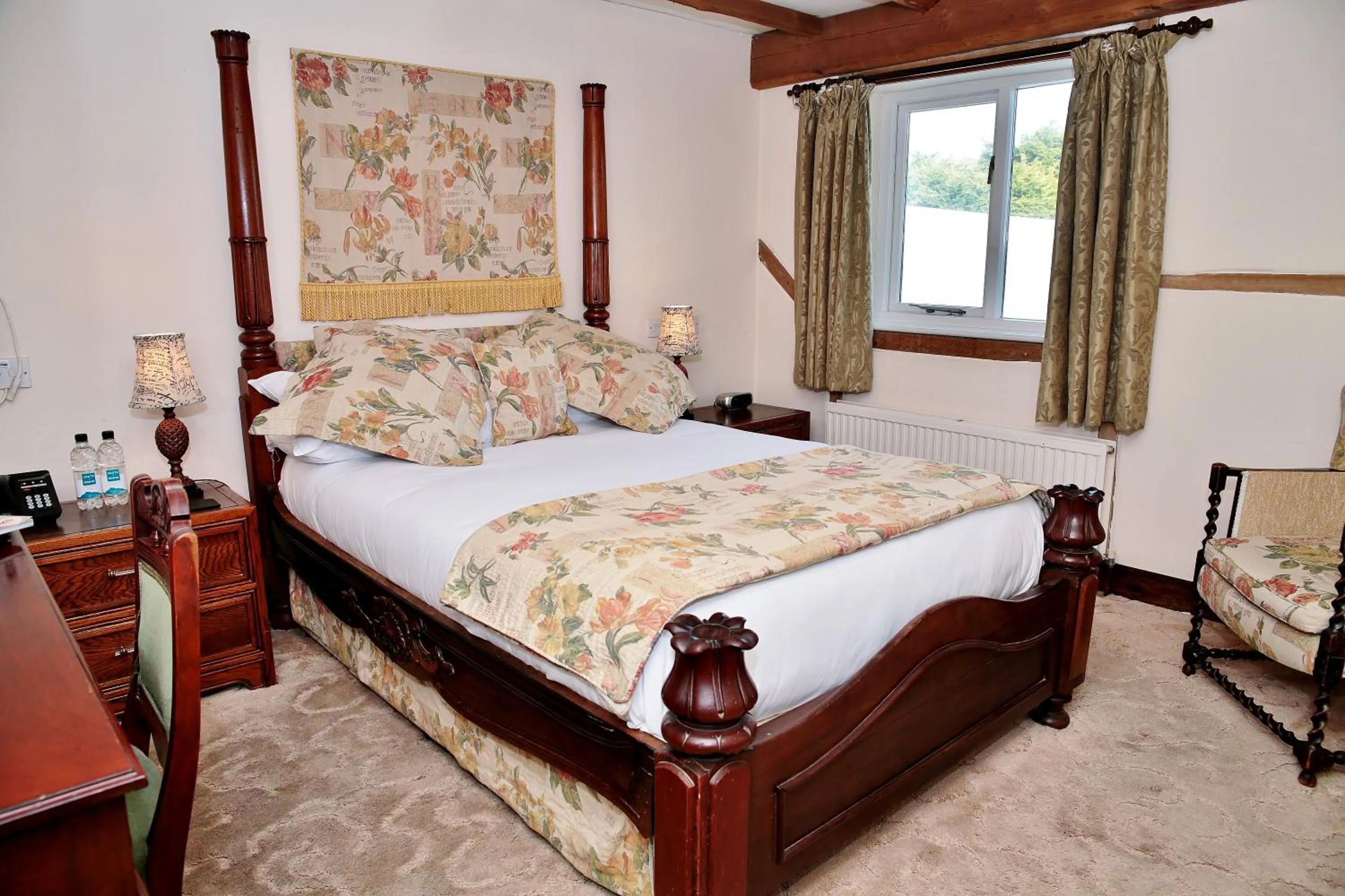 Photo of the whole room, Bed in The Inglenook Hotel