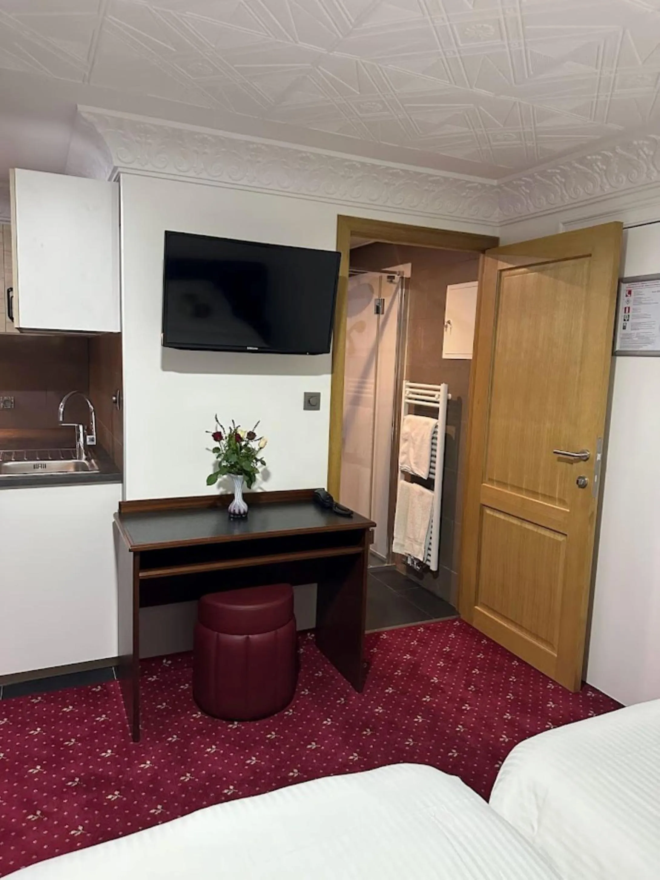 Bathroom, Bed in Hotel Eikenhof