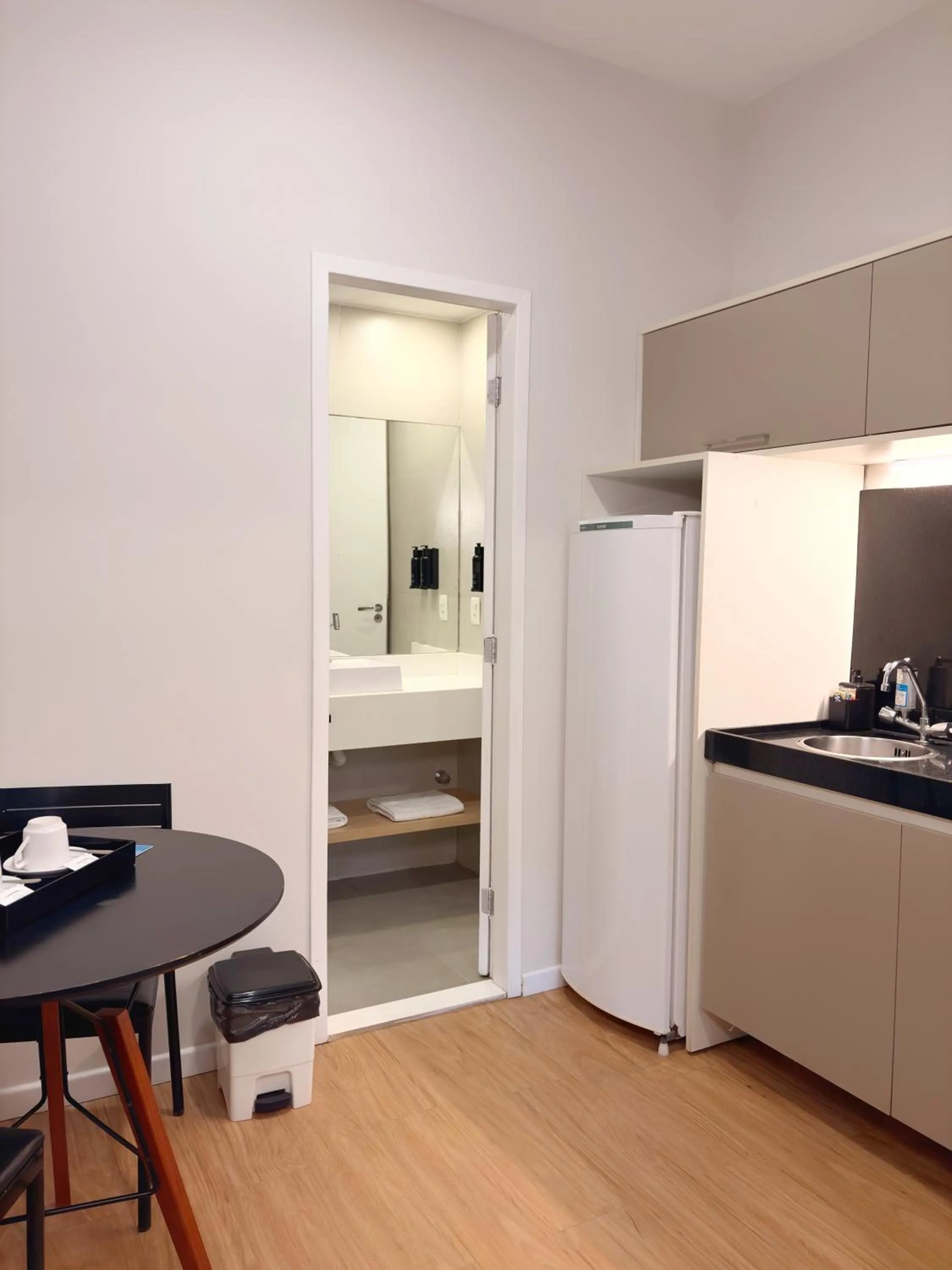 Kitchen or kitchenette in Injoy Lofts & Studios Ipanema