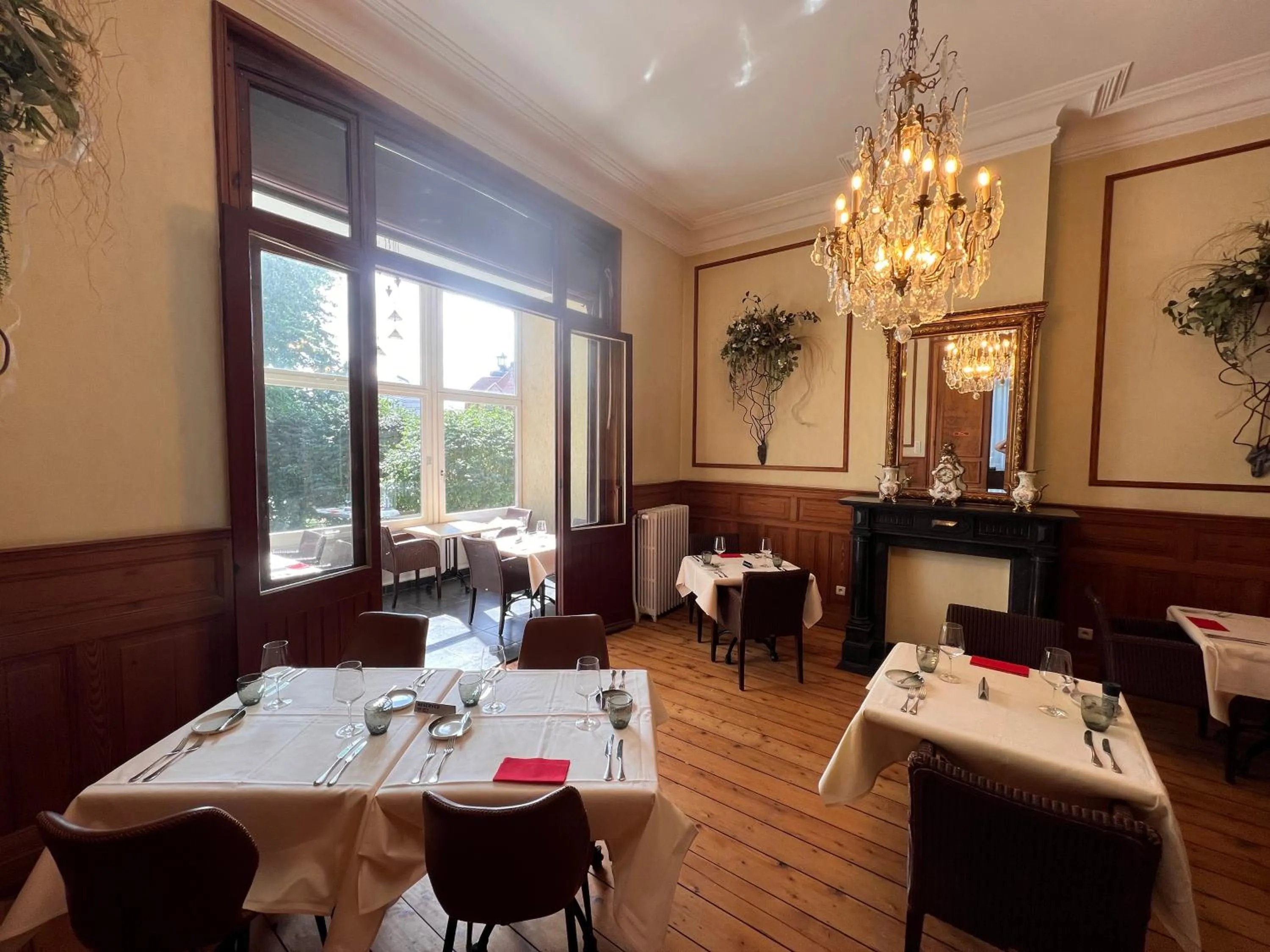 Restaurant/places to eat in Hotel Canteklaar