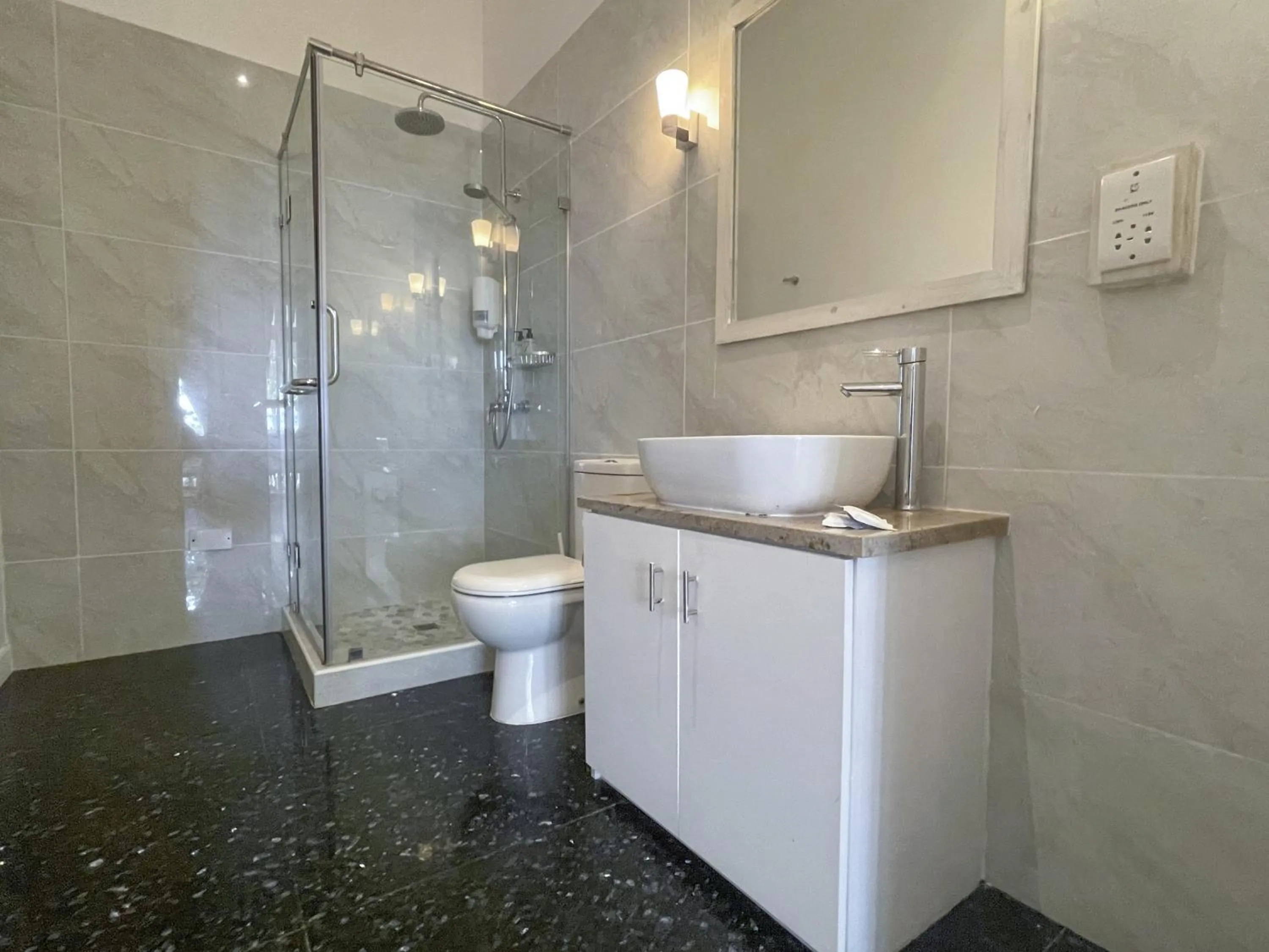 Shower in Chateau Elysium