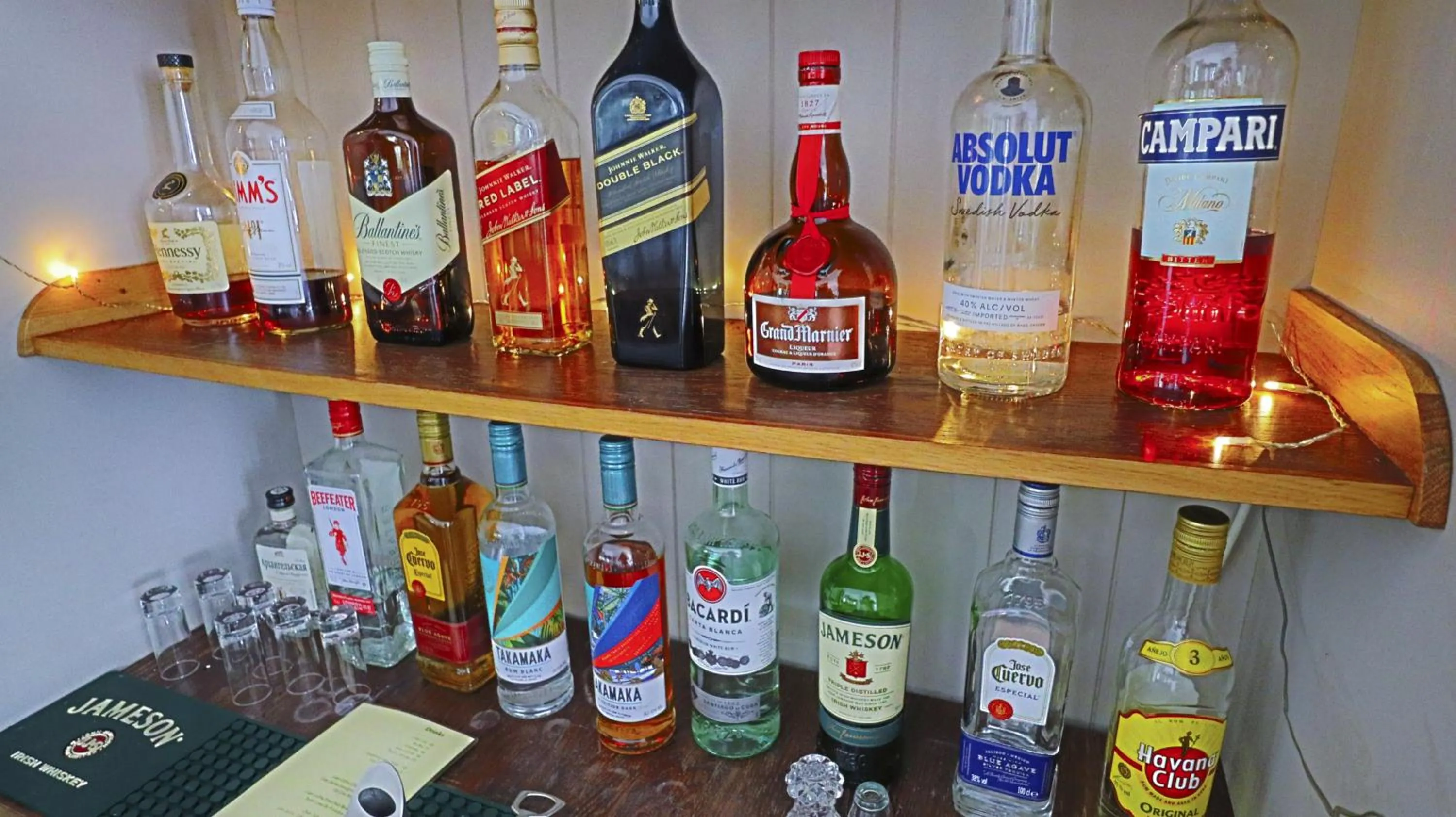 Lounge or bar in Chateau Elysium