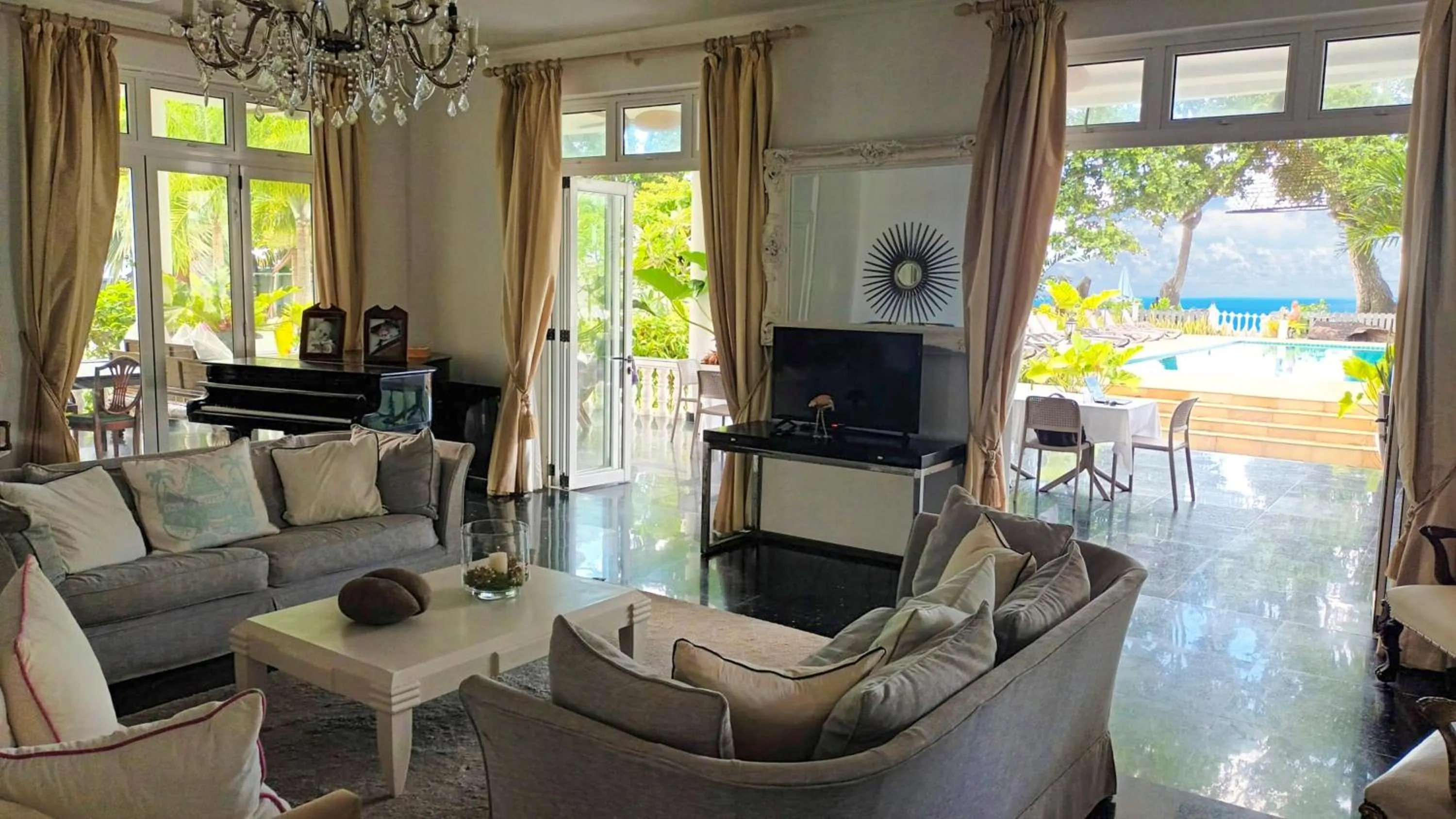 Patio in Chateau Elysium