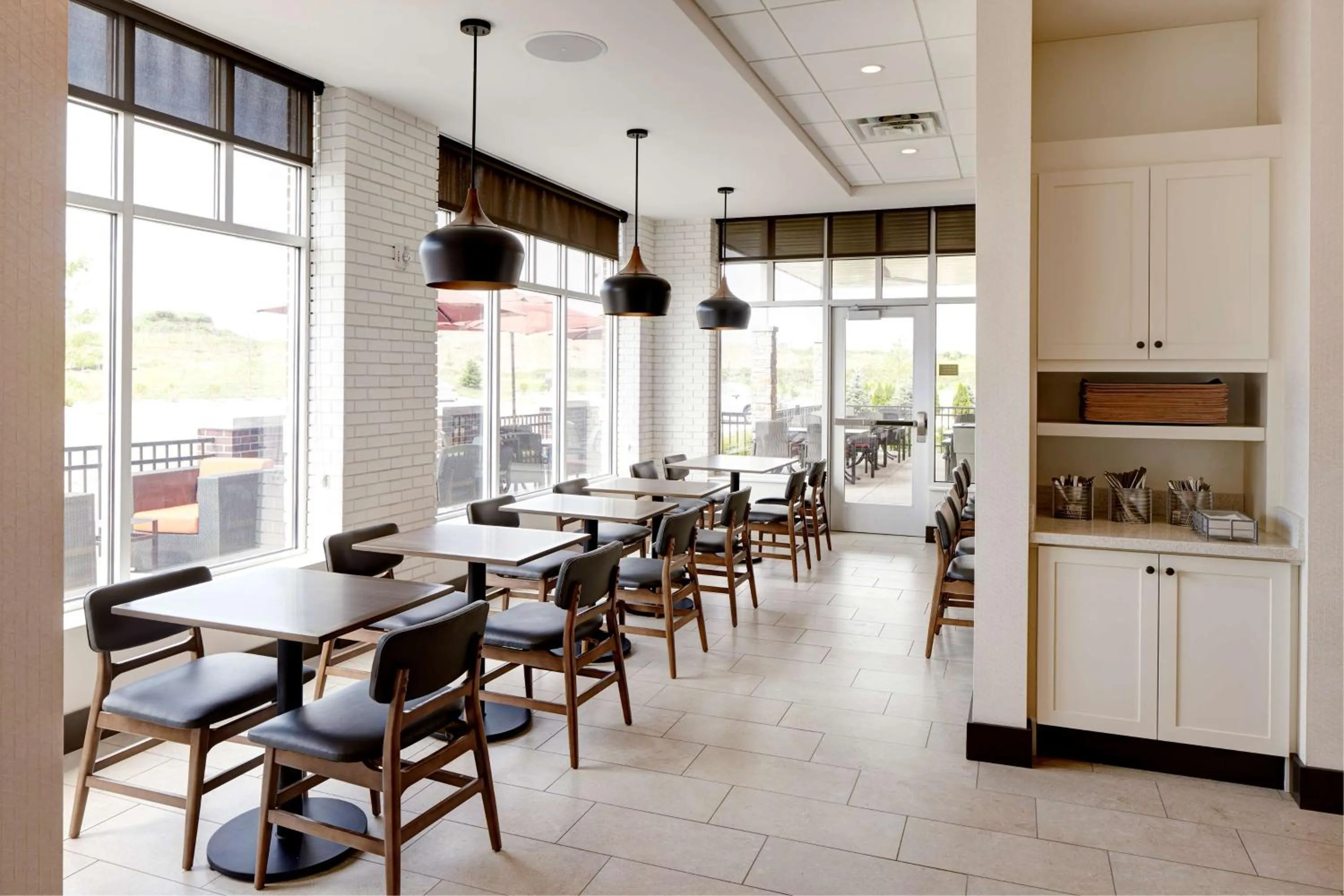 Restaurant/places to eat in Hyatt Place Madison/Verona