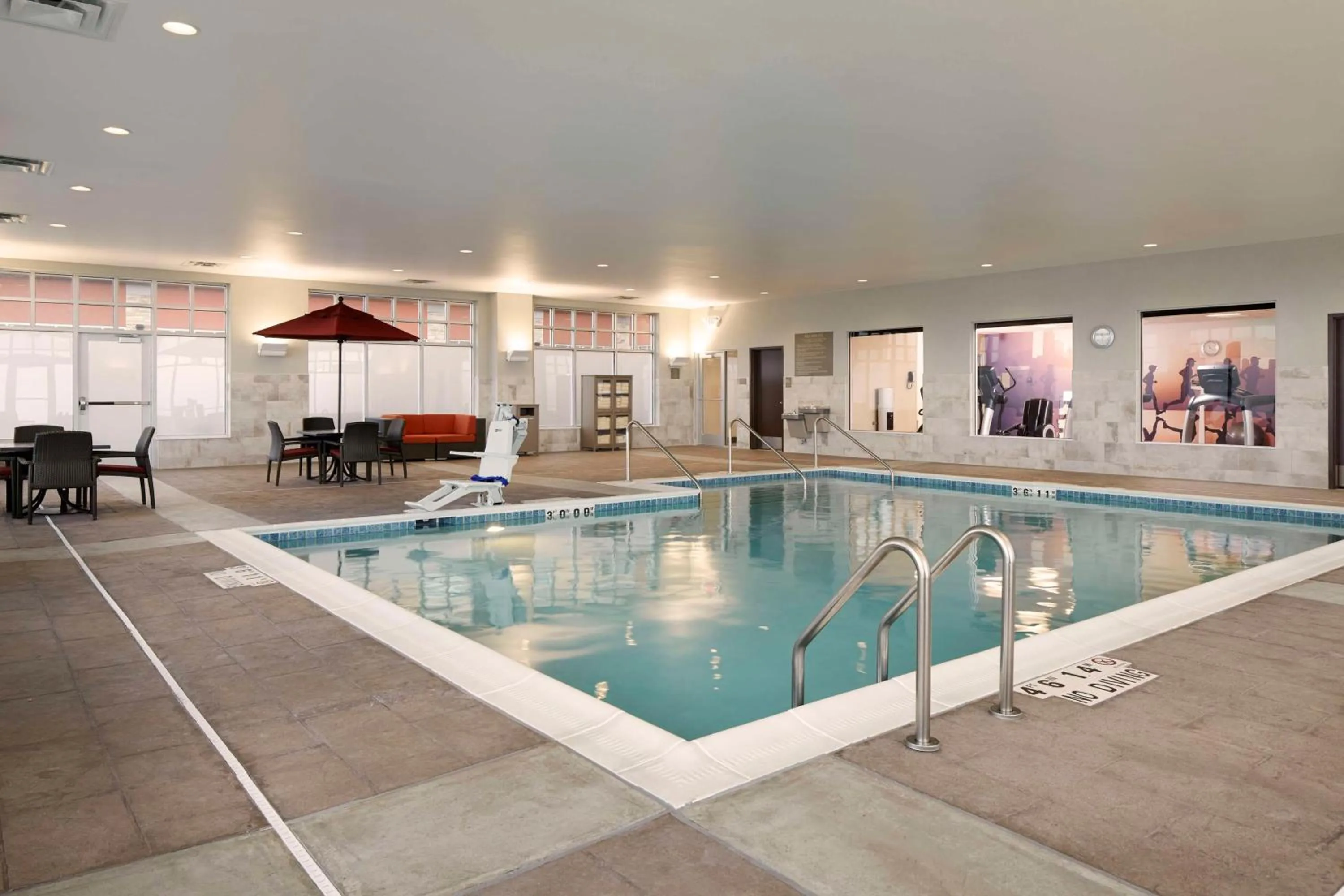 Swimming pool in Hyatt Place Madison/Verona