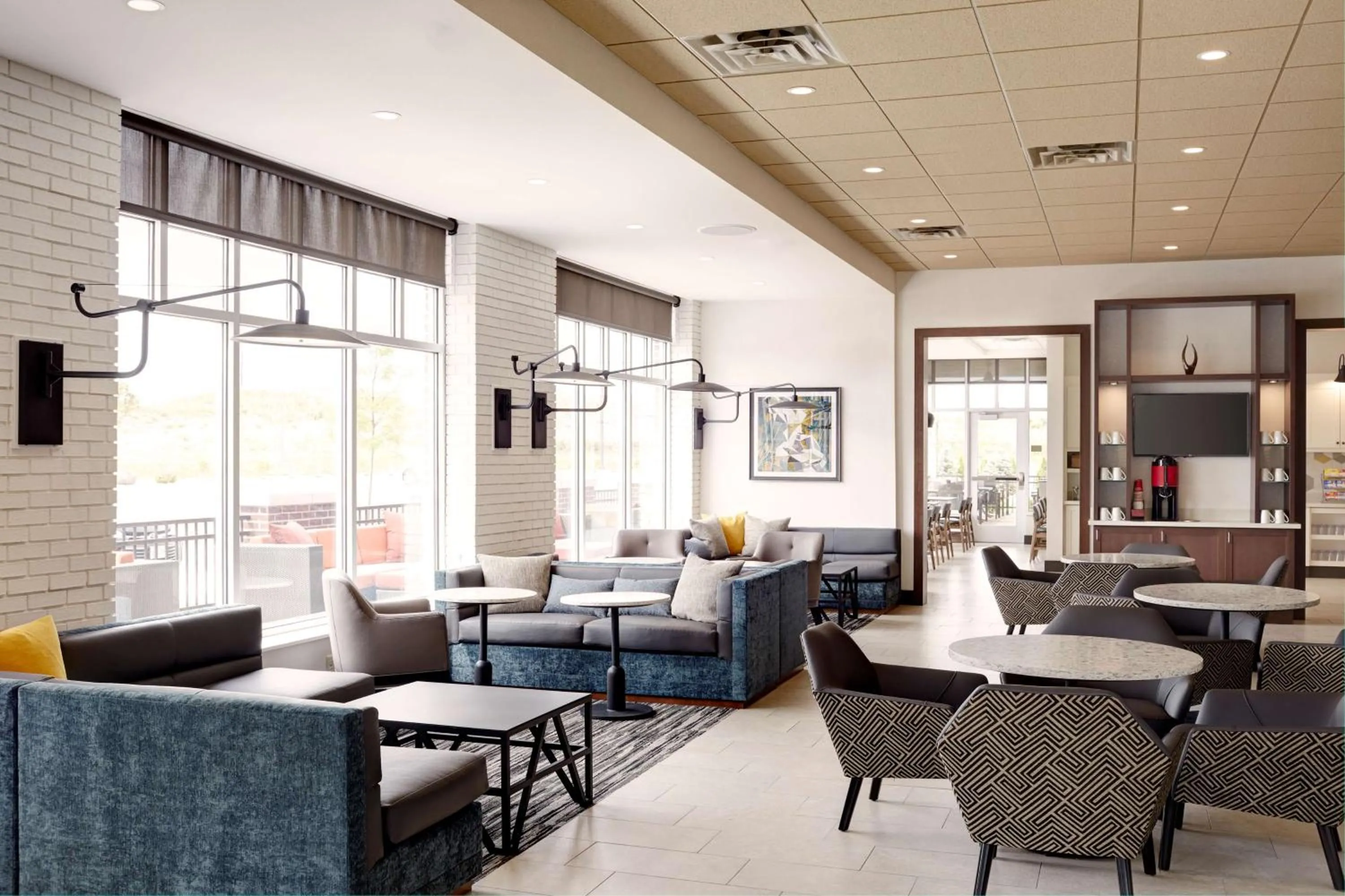 Lounge or bar in Hyatt Place Madison/Verona