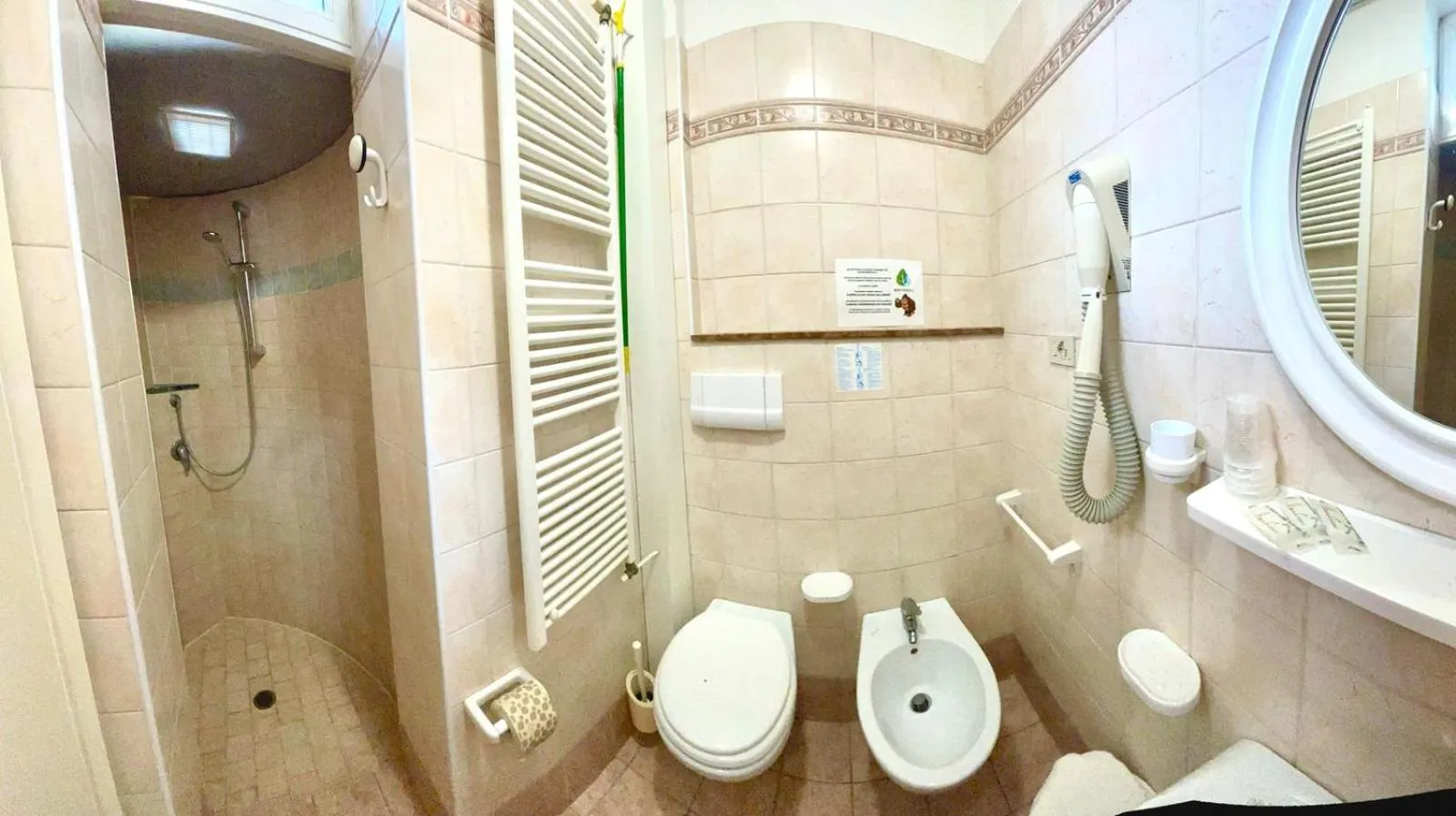 Bathroom in Hotel Crystal NUOVA GESTIONE 2025