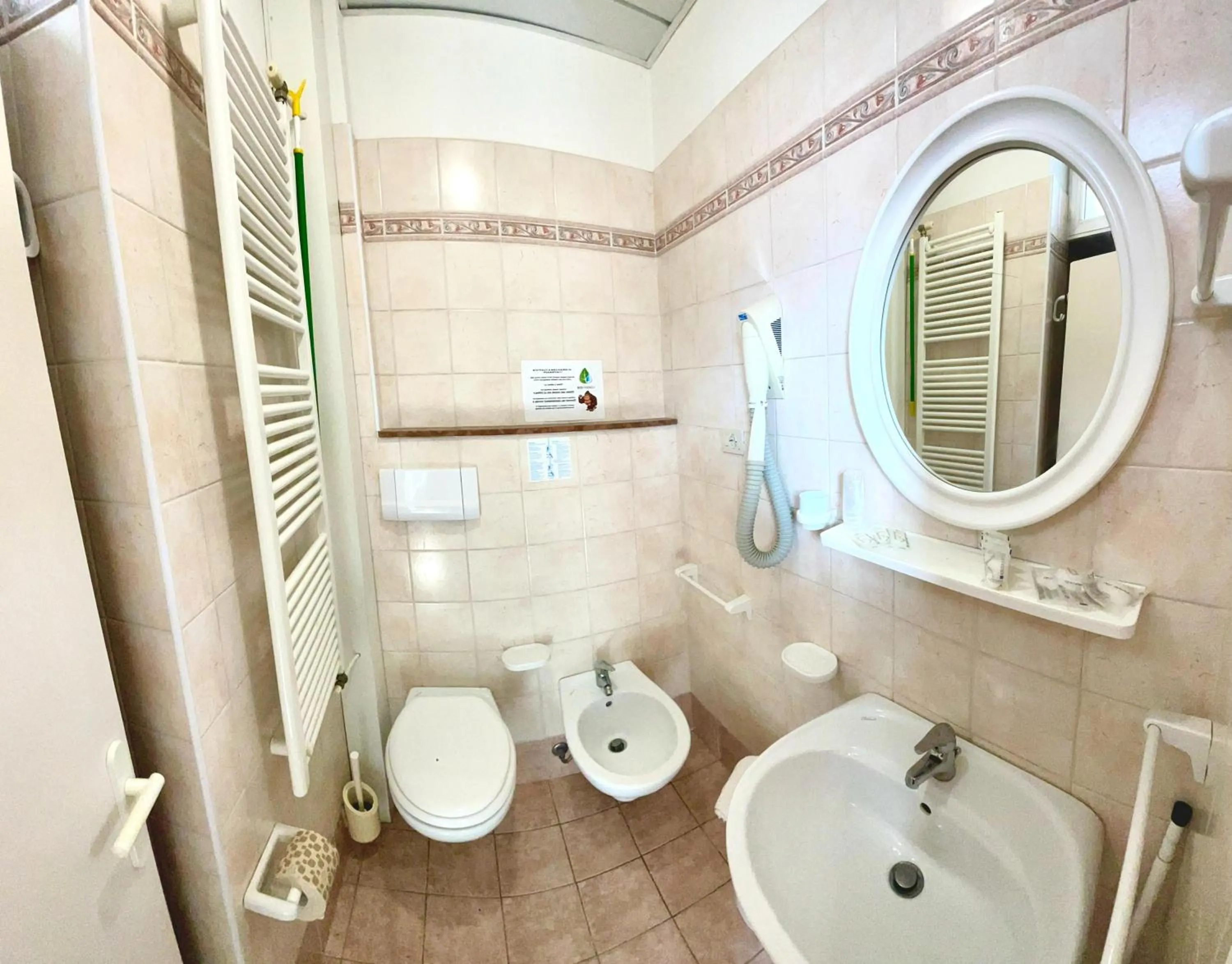 Bathroom in Hotel Crystal NUOVA GESTIONE 2025