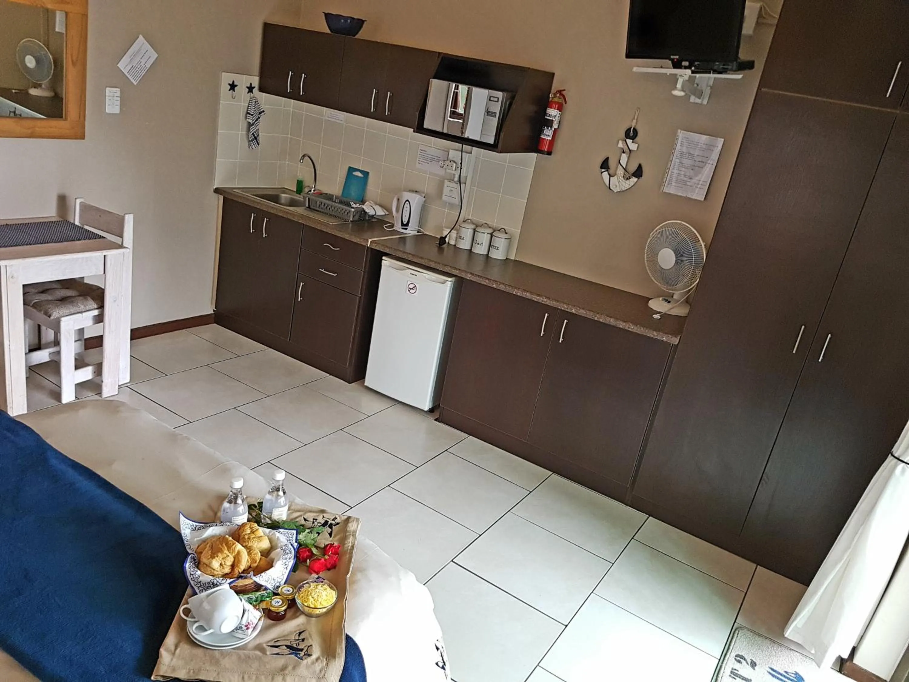 Kitchen or kitchenette in Seagulls Guest House