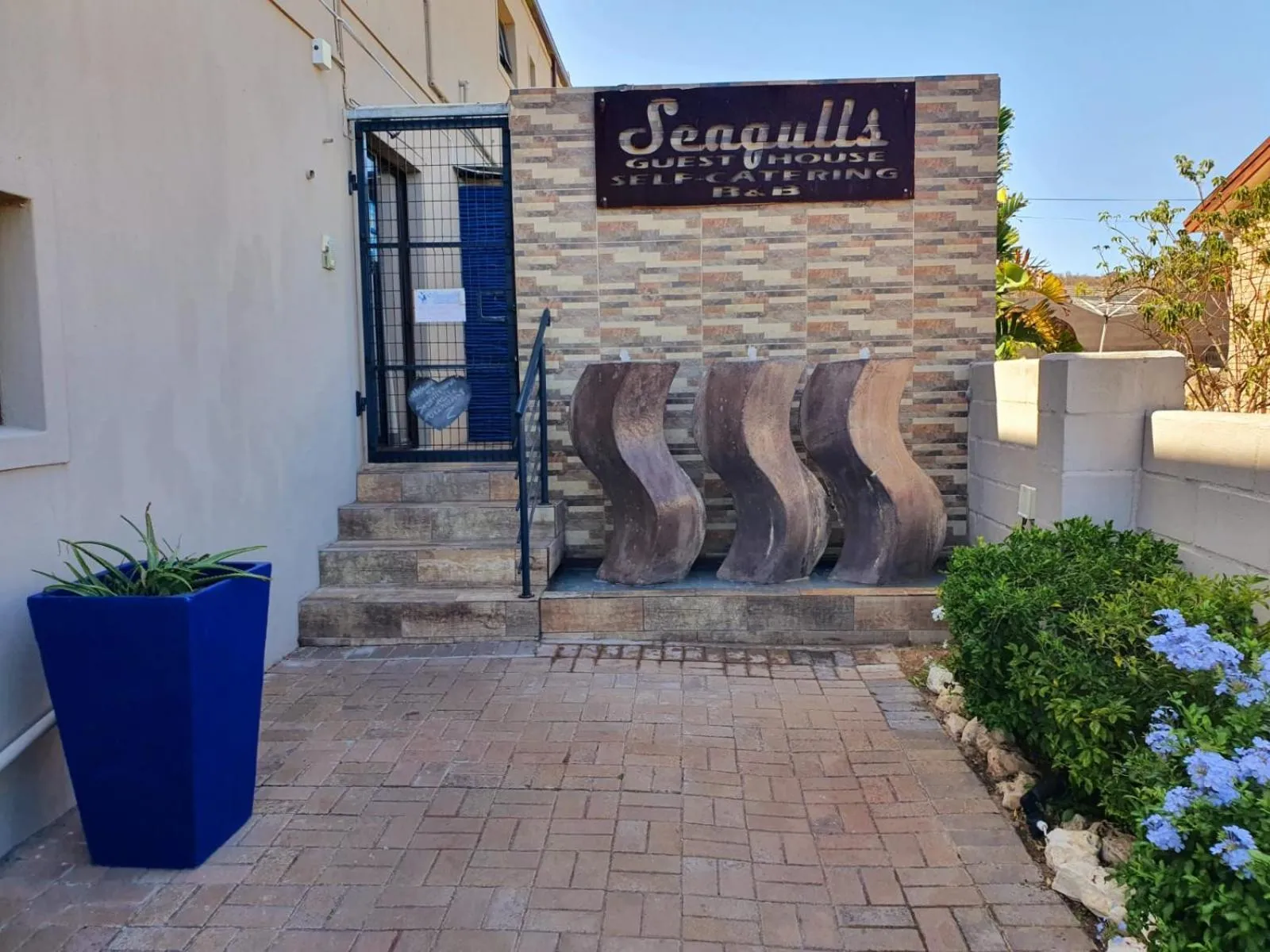 Facade/entrance in Seagulls Guest House