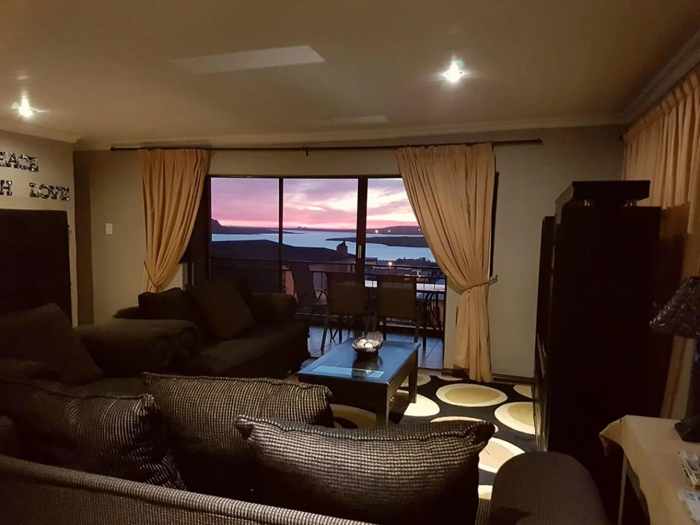 Living room in Seagulls Guest House