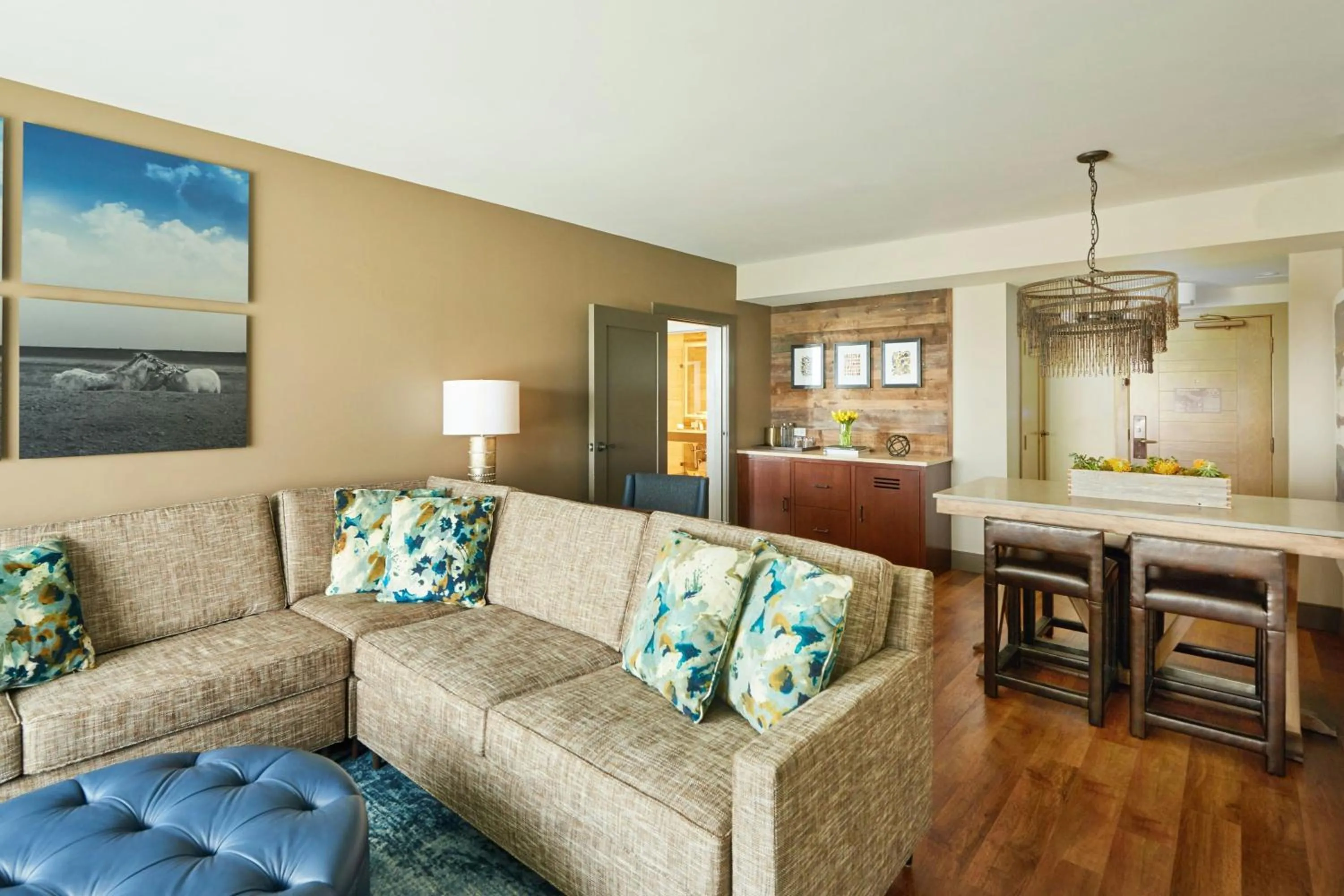 Living room in The Stella Hotel, Autograph Collection