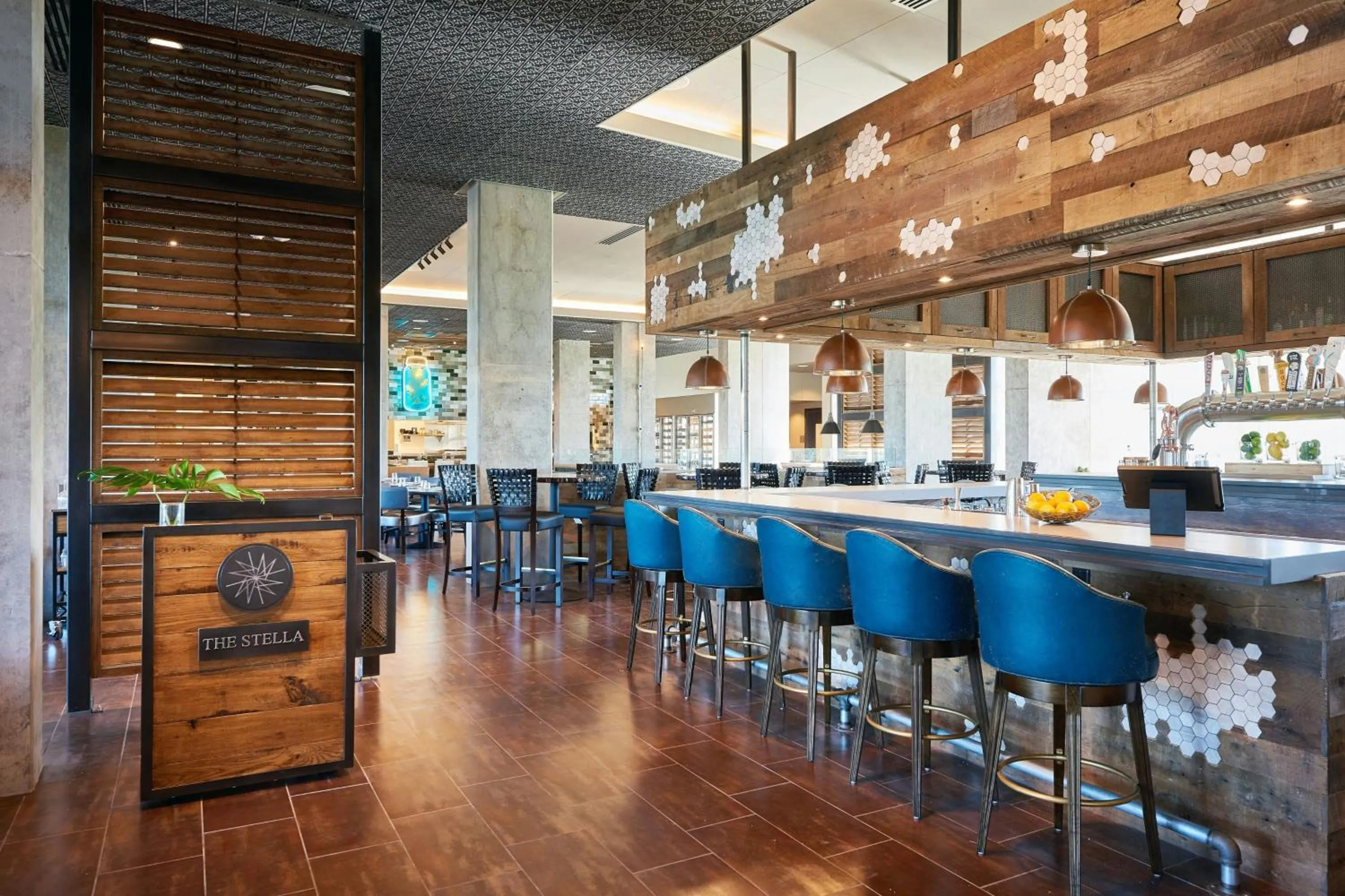 Lounge or bar in The Stella Hotel, Autograph Collection