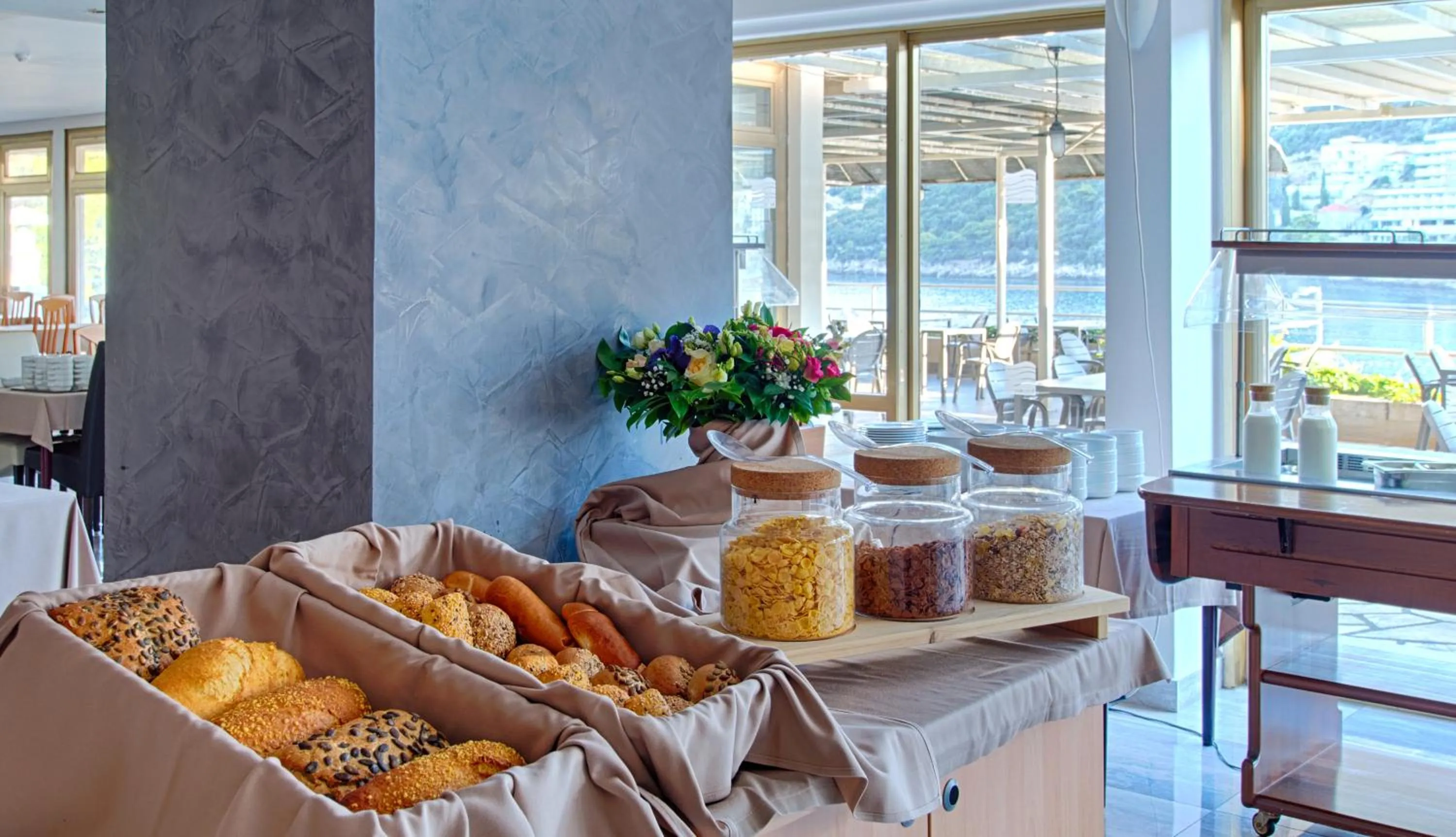 Restaurant/places to eat in Hotel Vis