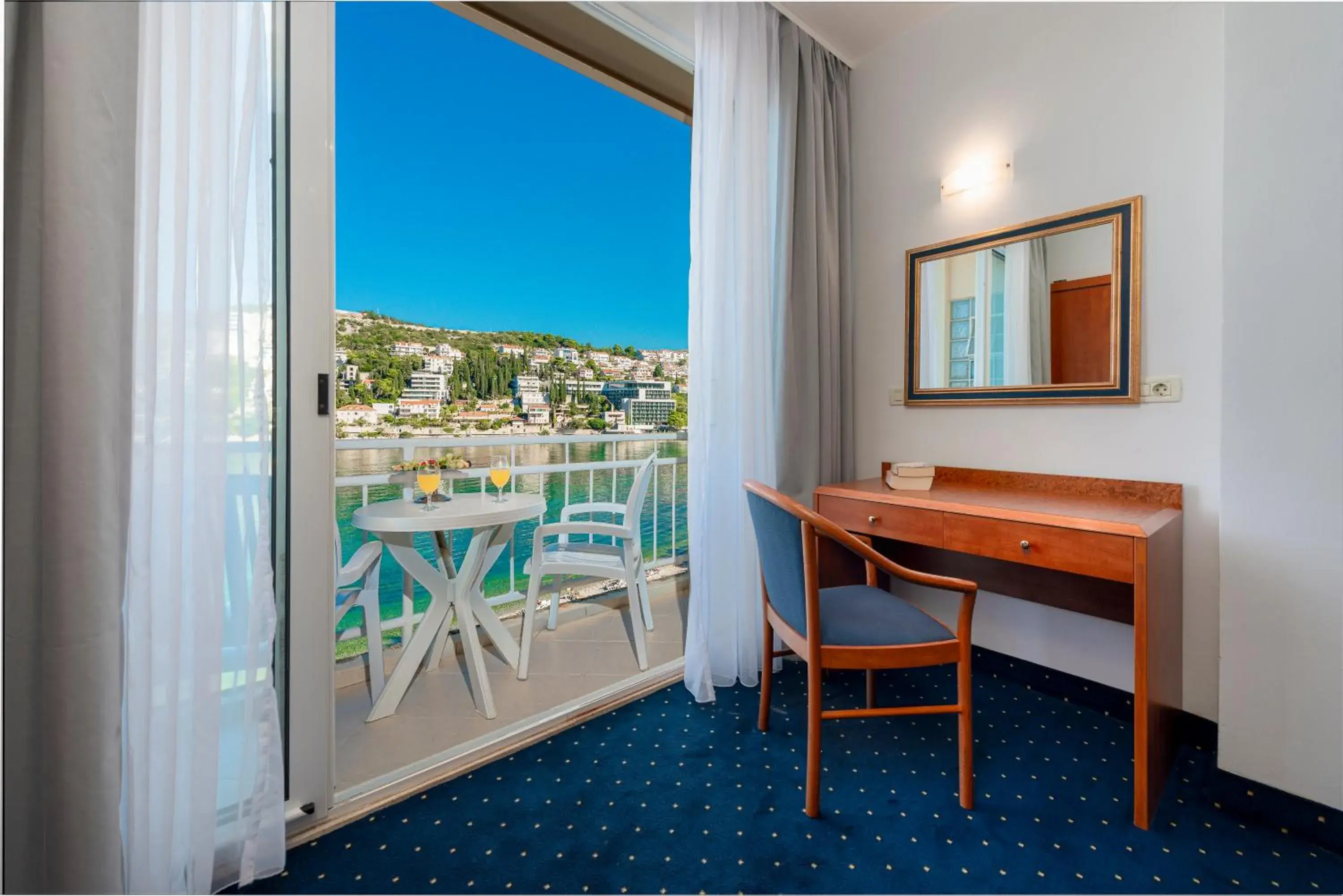 Double/Twin Room with Balcony and Sea View in Hotel Vis Double/Twin Room with Balcony and Sea View in Hotel Vis