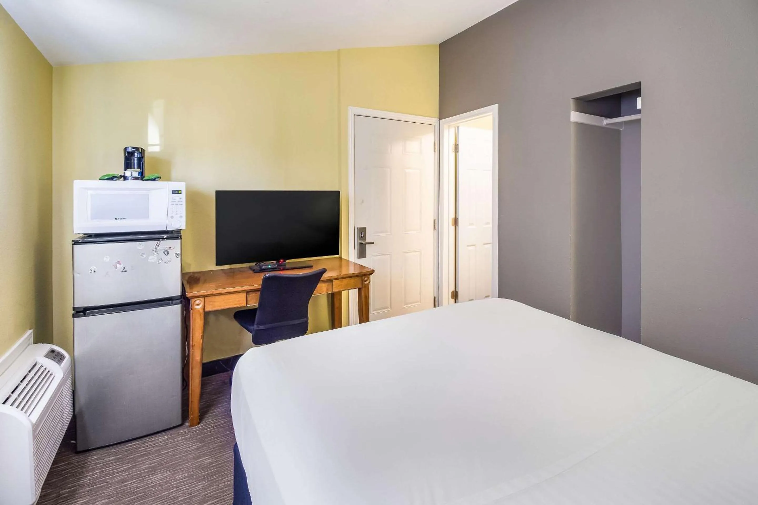 Bedroom, Bed in Rodeway Inn Casper