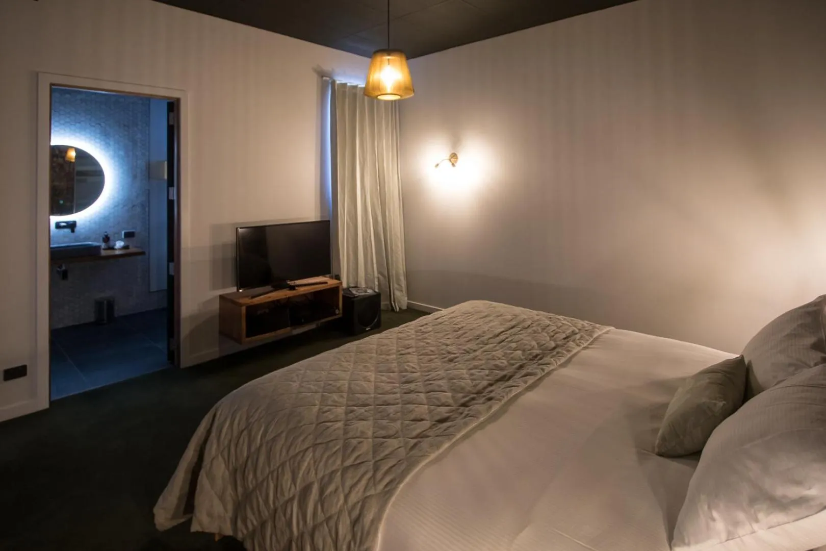 Bedroom, Bed in The Cinema Suites