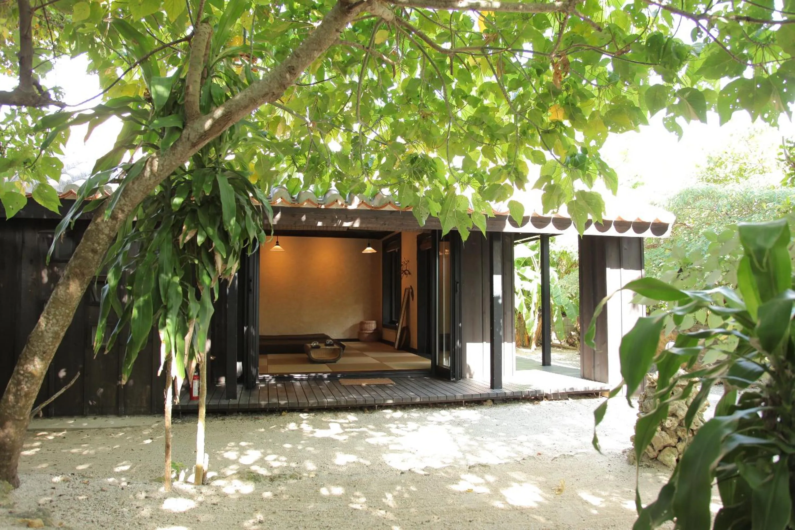 Facade/entrance in Taketomijima Akaneya