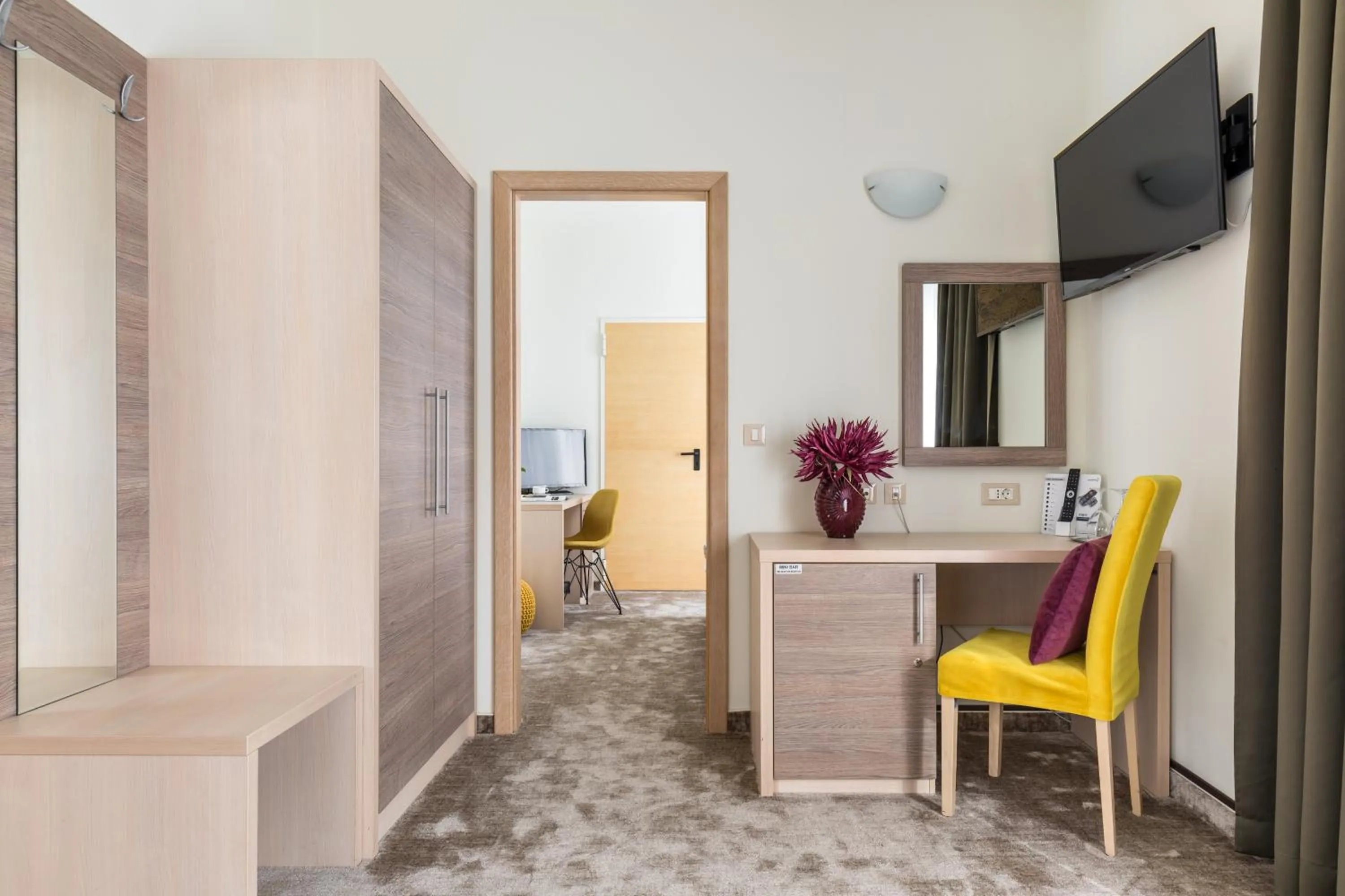 TV and multimedia in Hotel Mondo