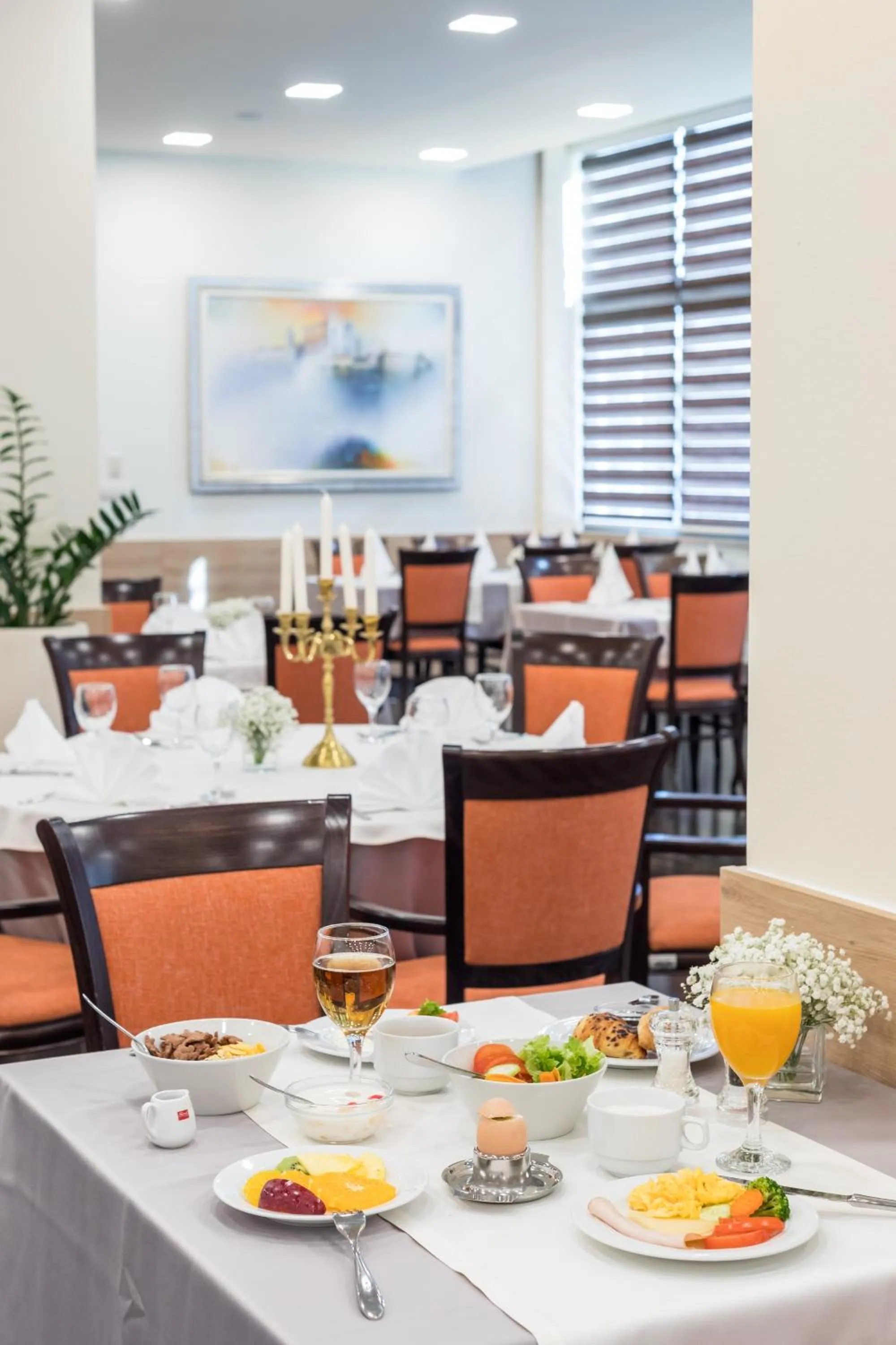 Restaurant/places to eat in Hotel Mondo