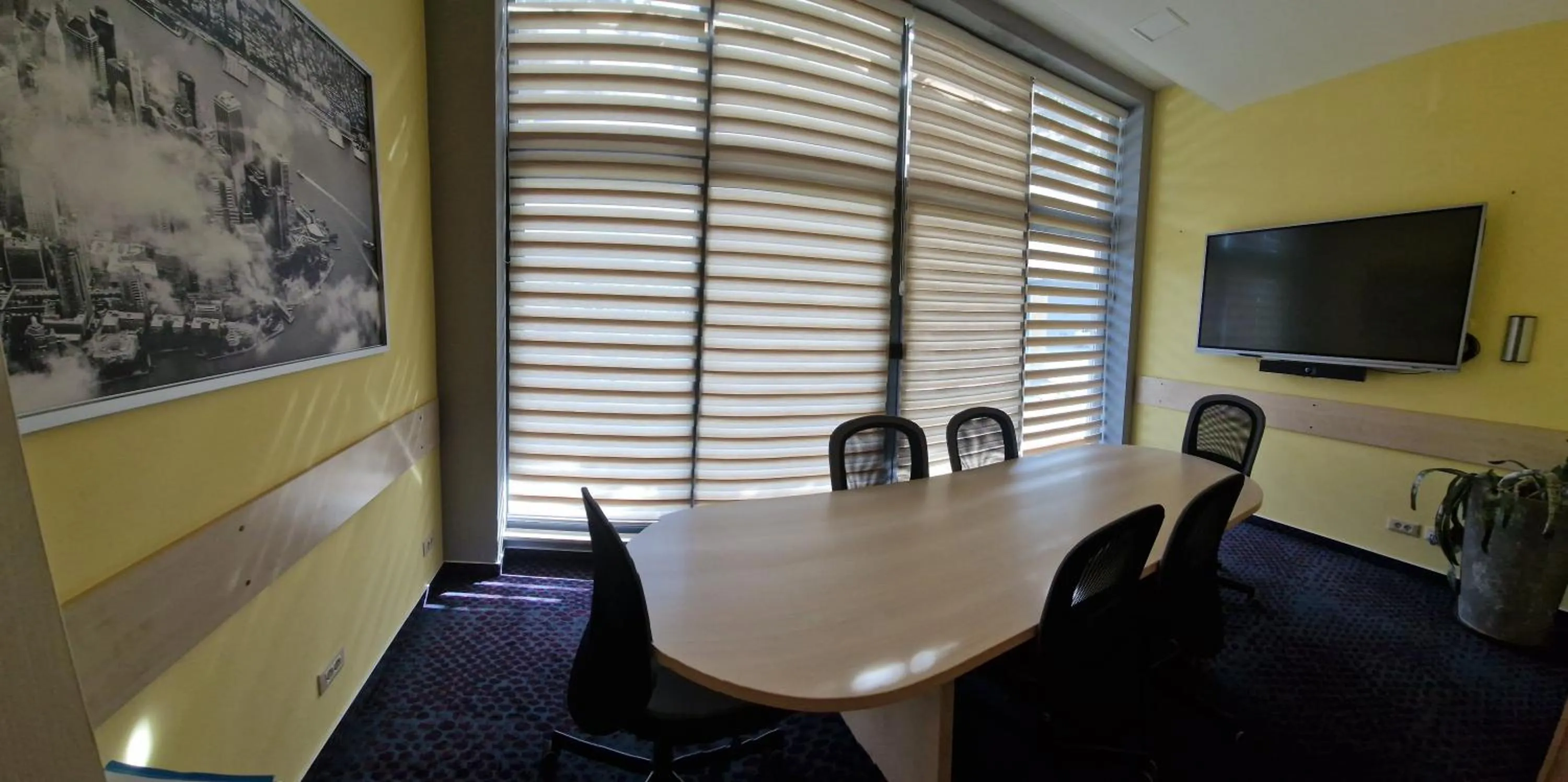 Business facilities in Hotel Mondo