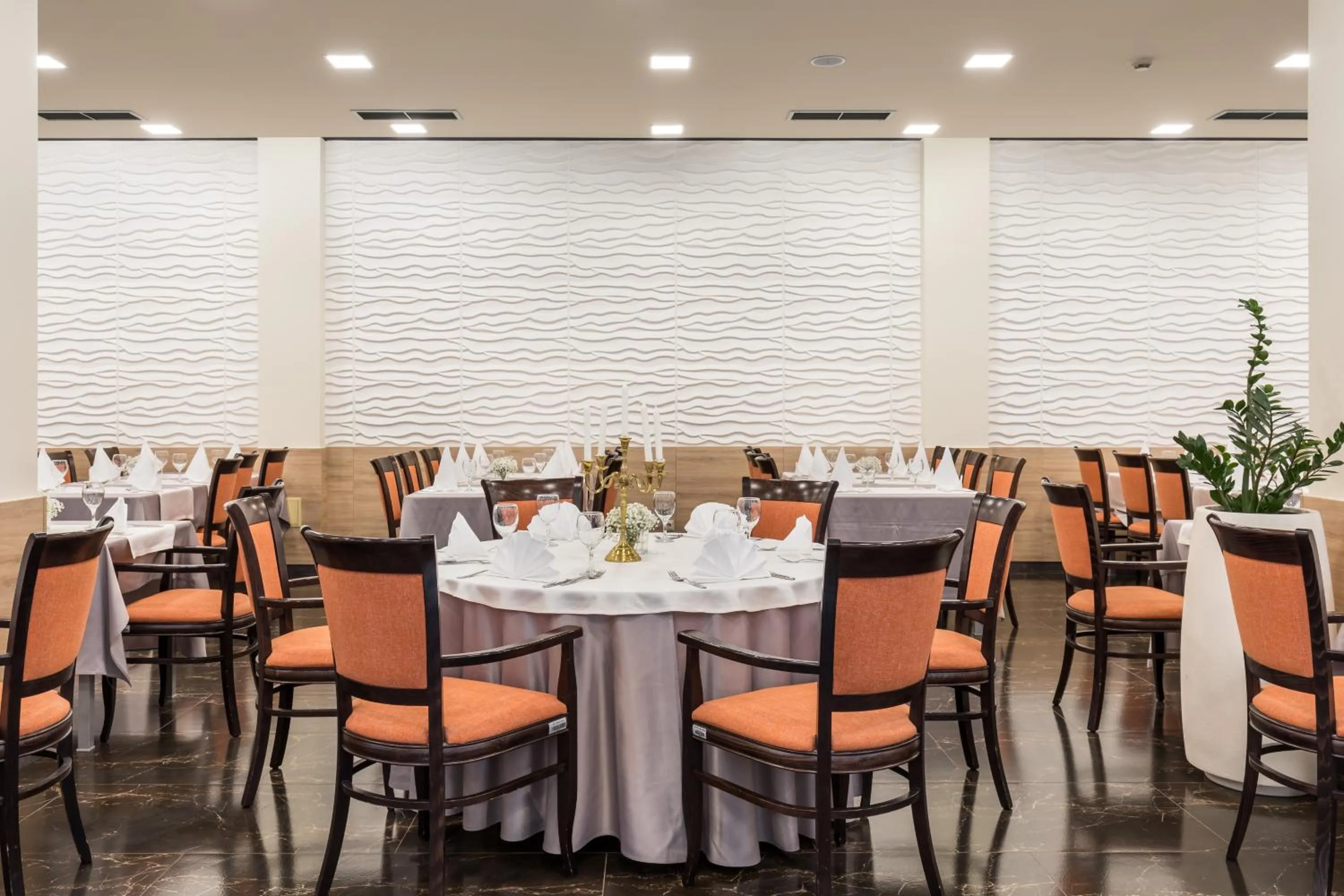 Restaurant/places to eat in Hotel Mondo