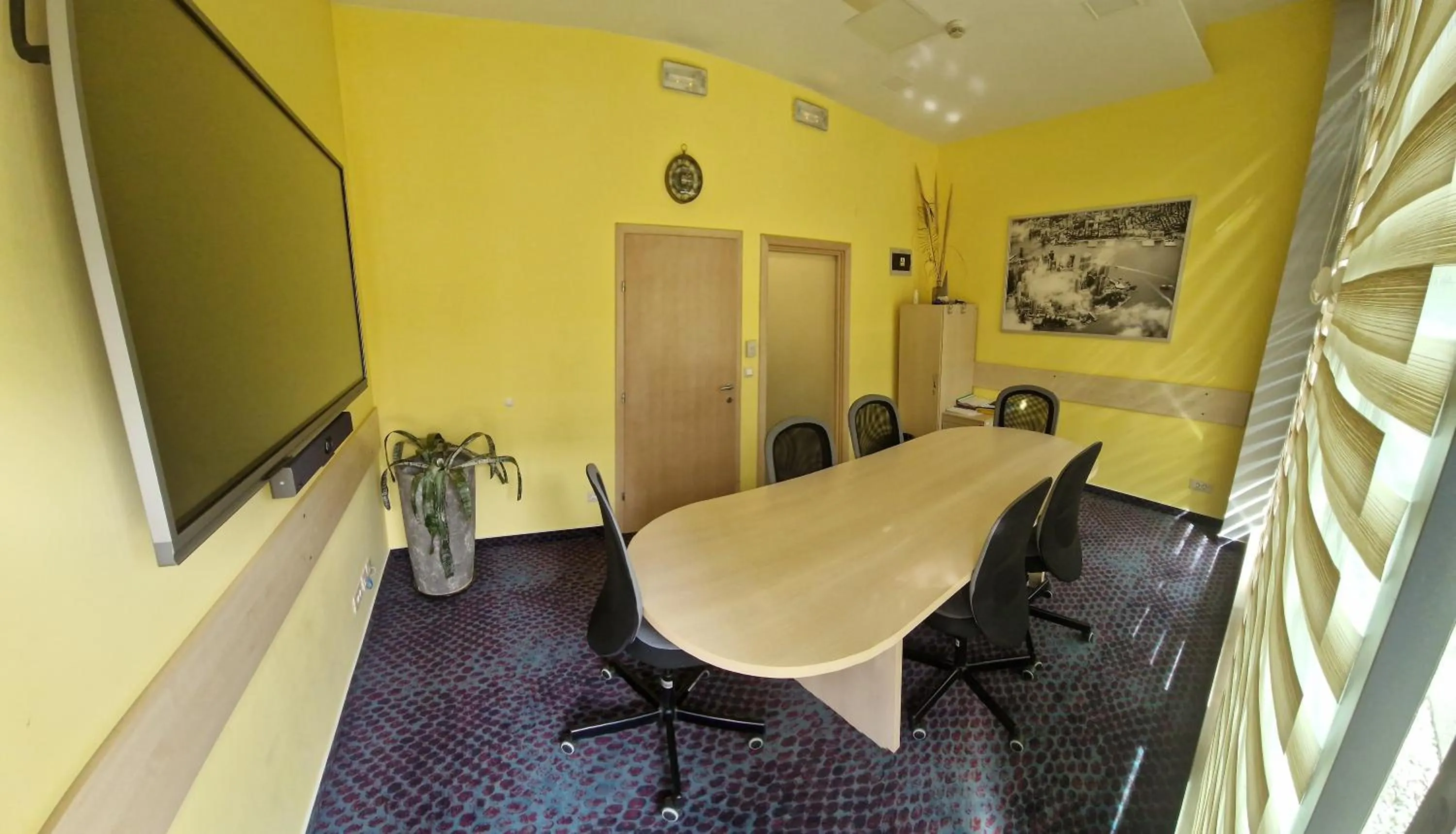 Business facilities in Hotel Mondo