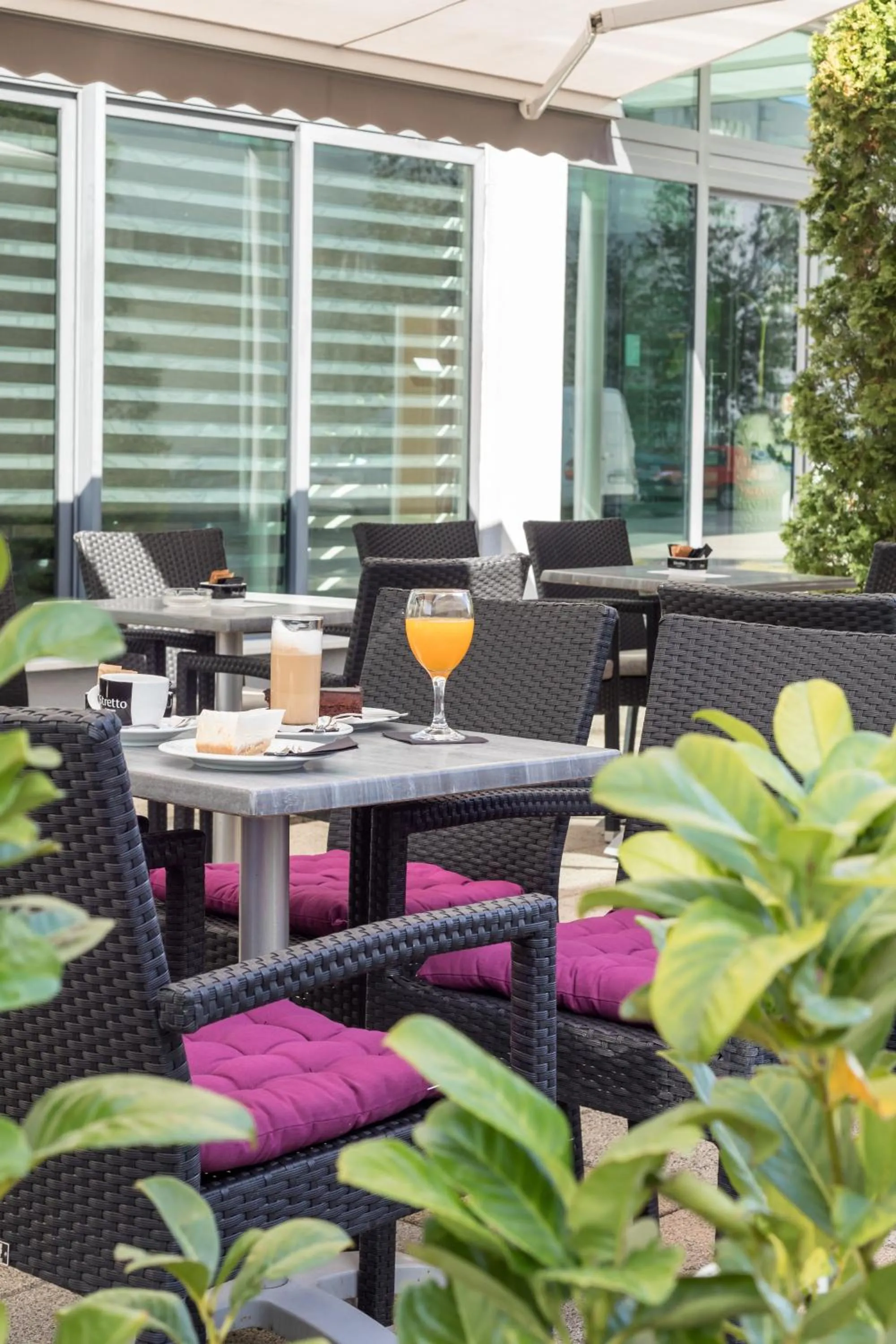 Property building in Hotel Mondo