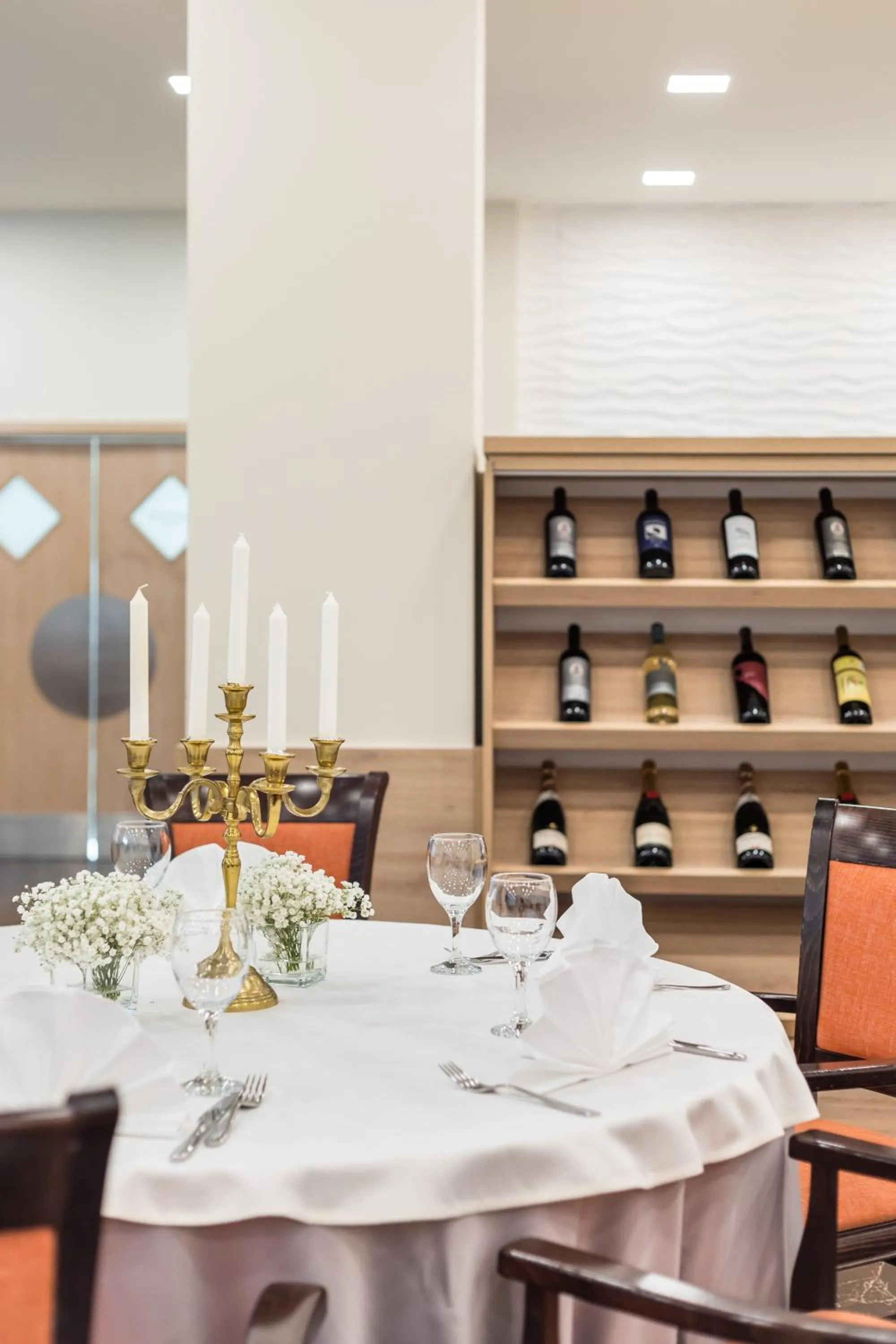 Restaurant/places to eat in Hotel Mondo