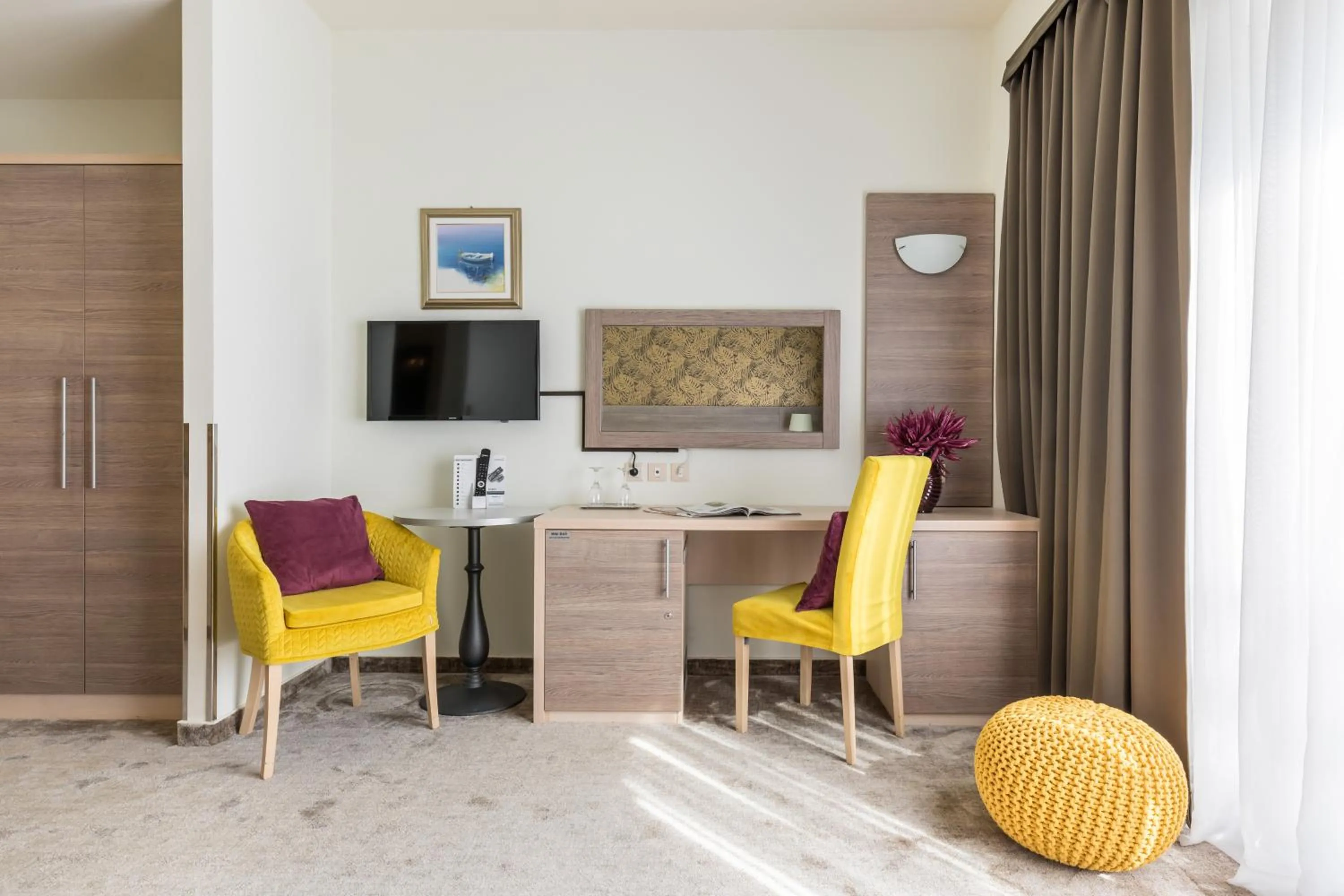 Photo of the whole room in Hotel Mondo