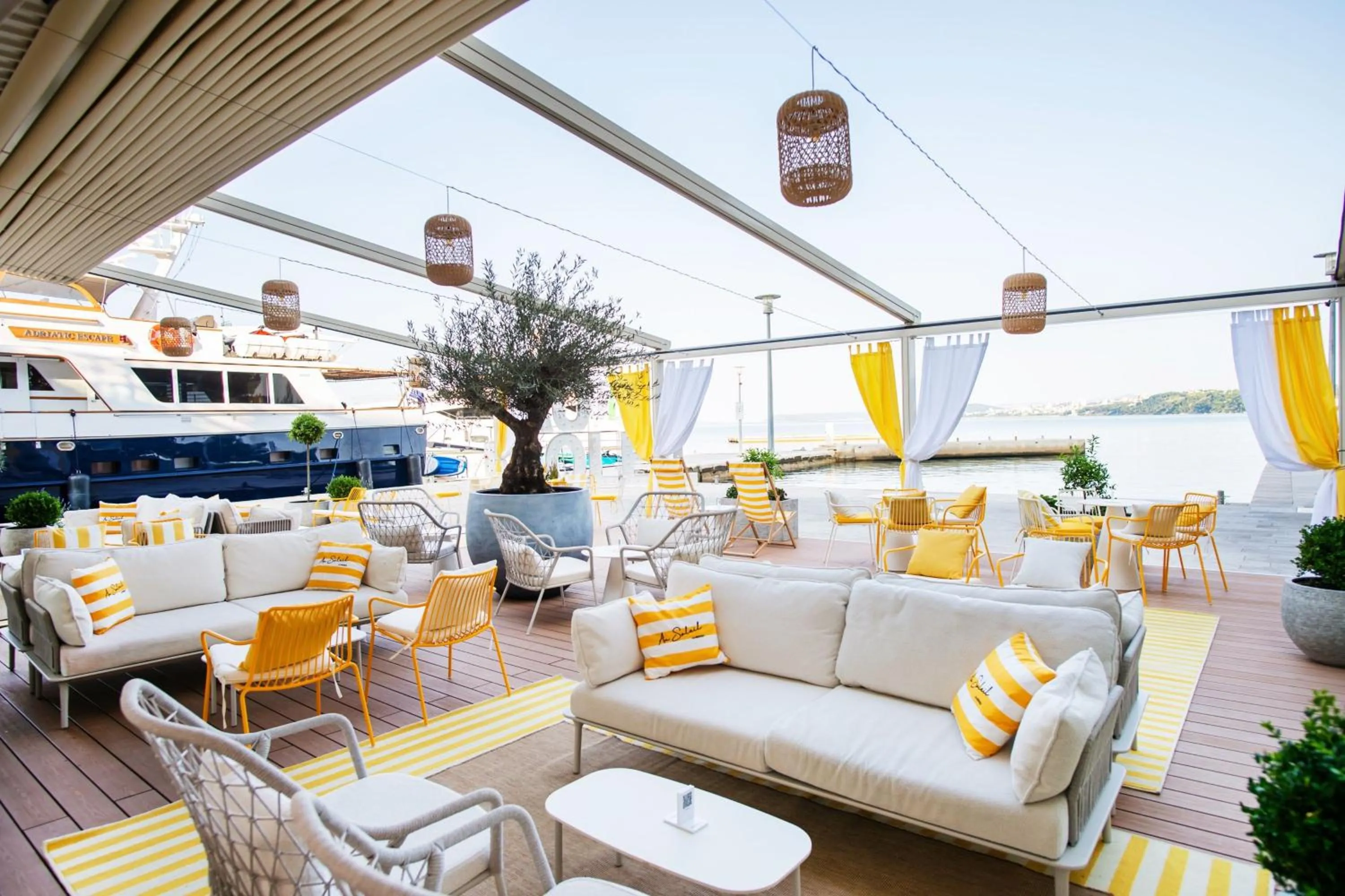 Restaurant/places to eat in Le Meridien Lav Split