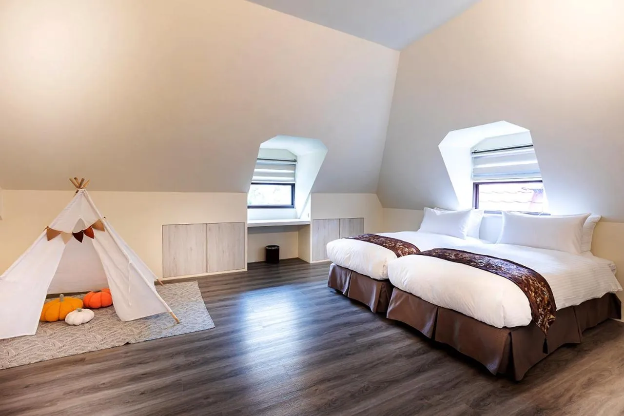 Bedroom, Bed in Hoya Spa Hotel