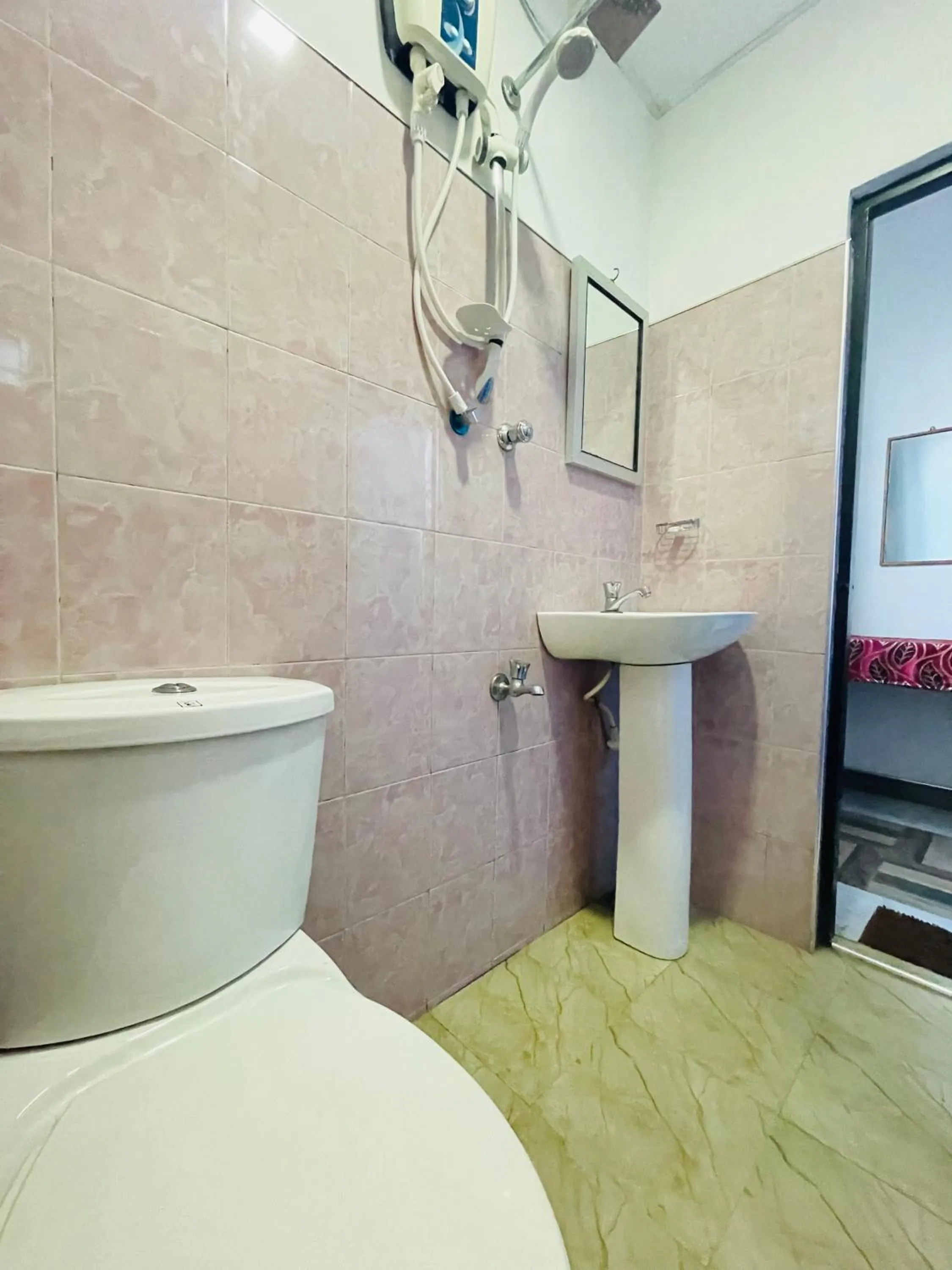 Shower in Dambulla Tourist Resort