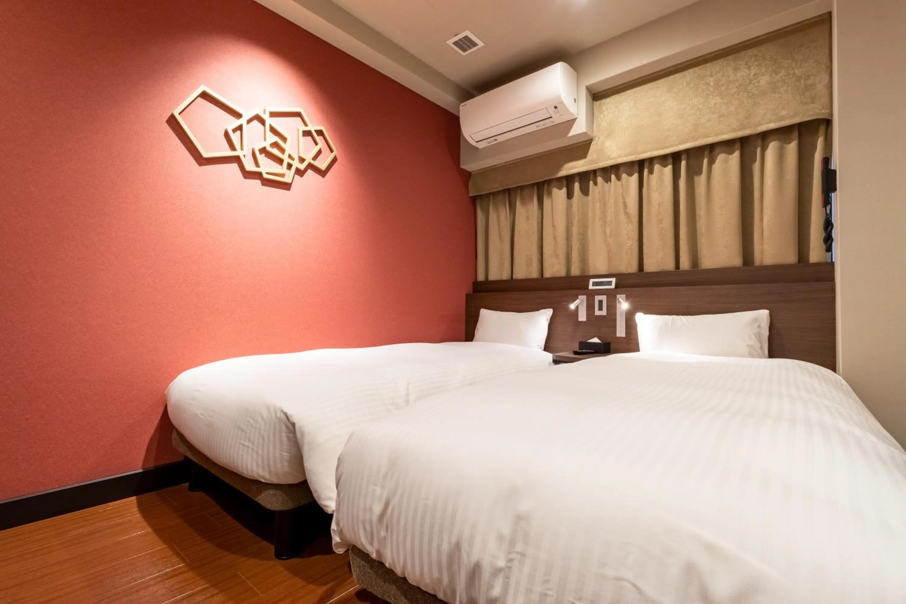 Bed in Red Roof Inn Kamata / Haneda Tokyo