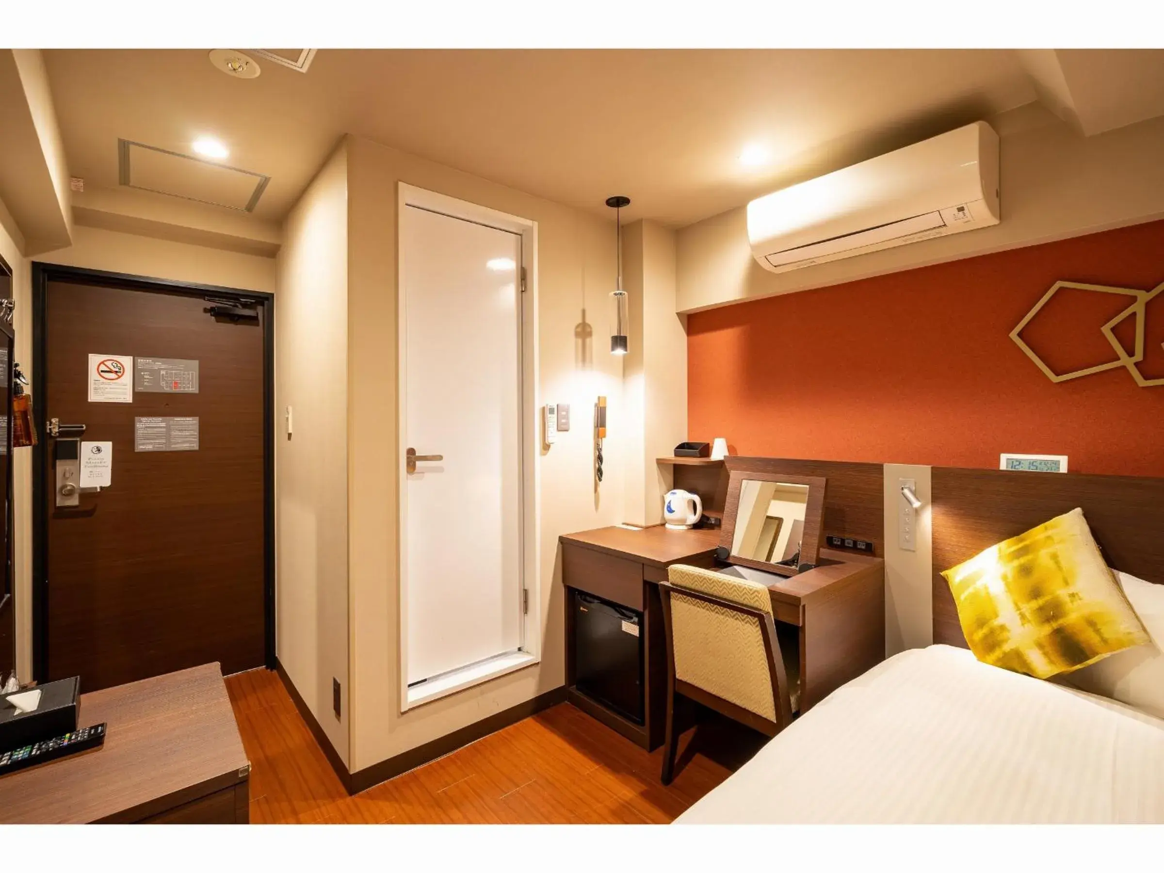 Single Room with Bathroom in Red Roof Inn Kamata / Haneda Tokyo Single Room with Bathroom in Red Roof Inn Kamata / Haneda Tokyo