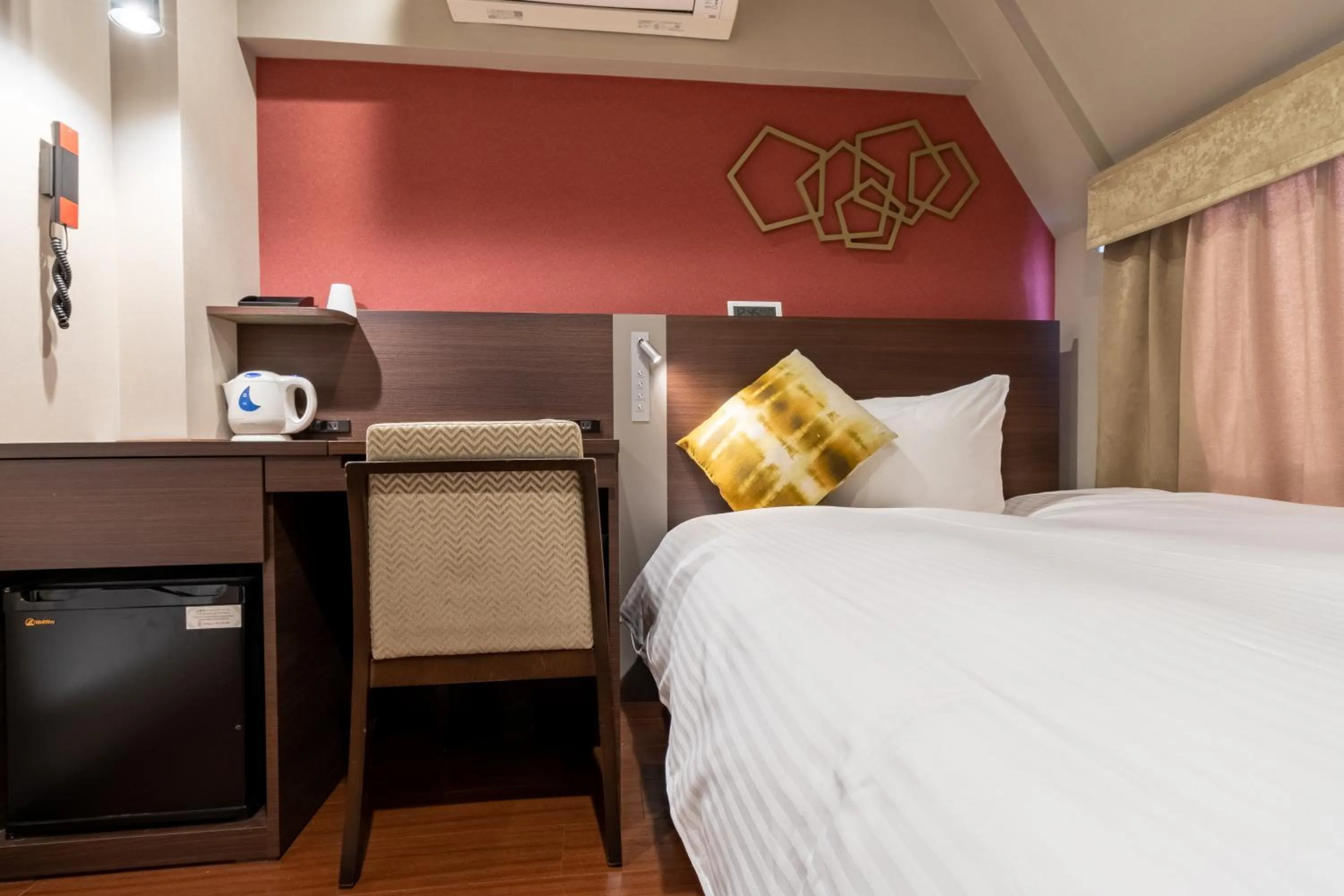 Bed in Red Roof Inn Kamata / Haneda Tokyo