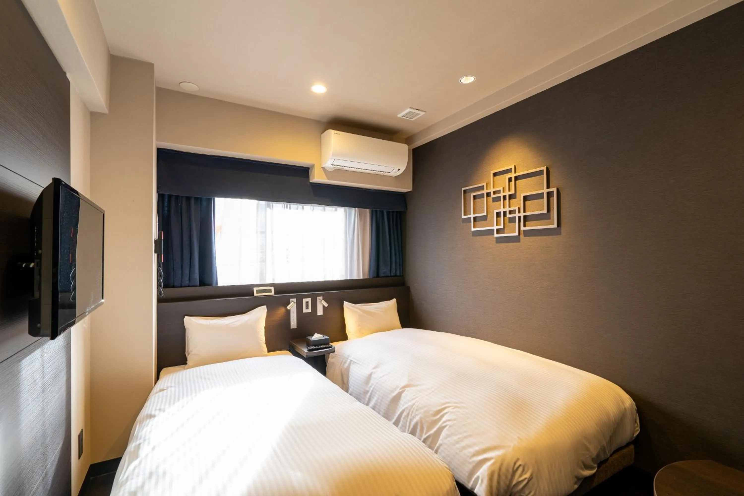 Bed in Red Roof Inn Kamata / Haneda Tokyo