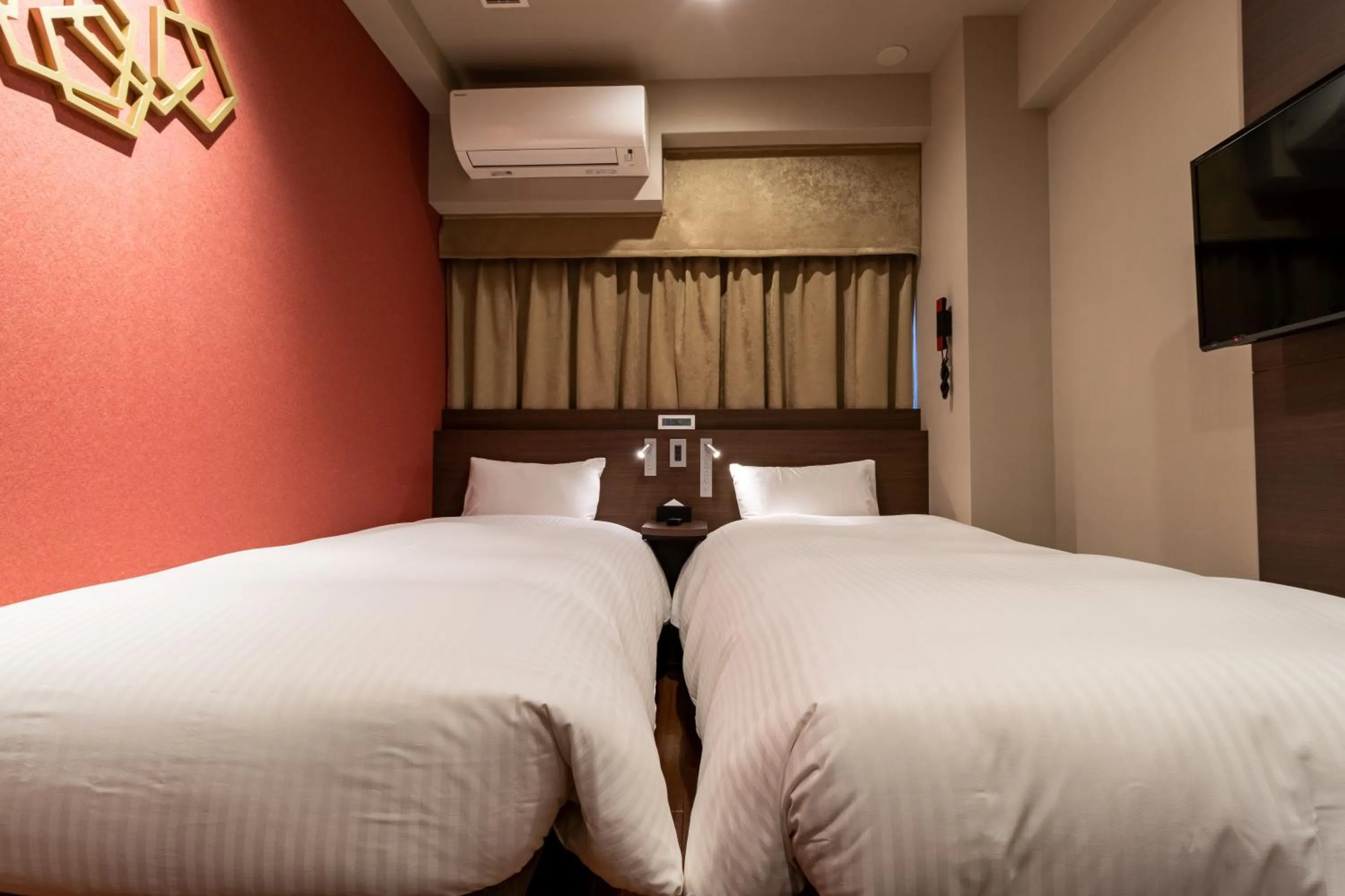 Bed in Red Roof Inn Kamata / Haneda Tokyo